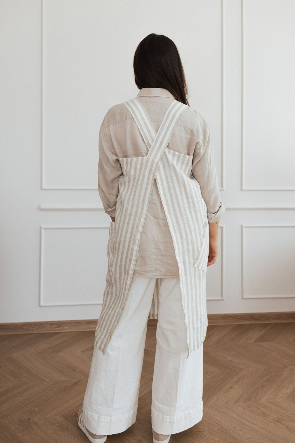 Tablier à dos croisé en lin Linen Tales teint naturel, deuxième détail tissu