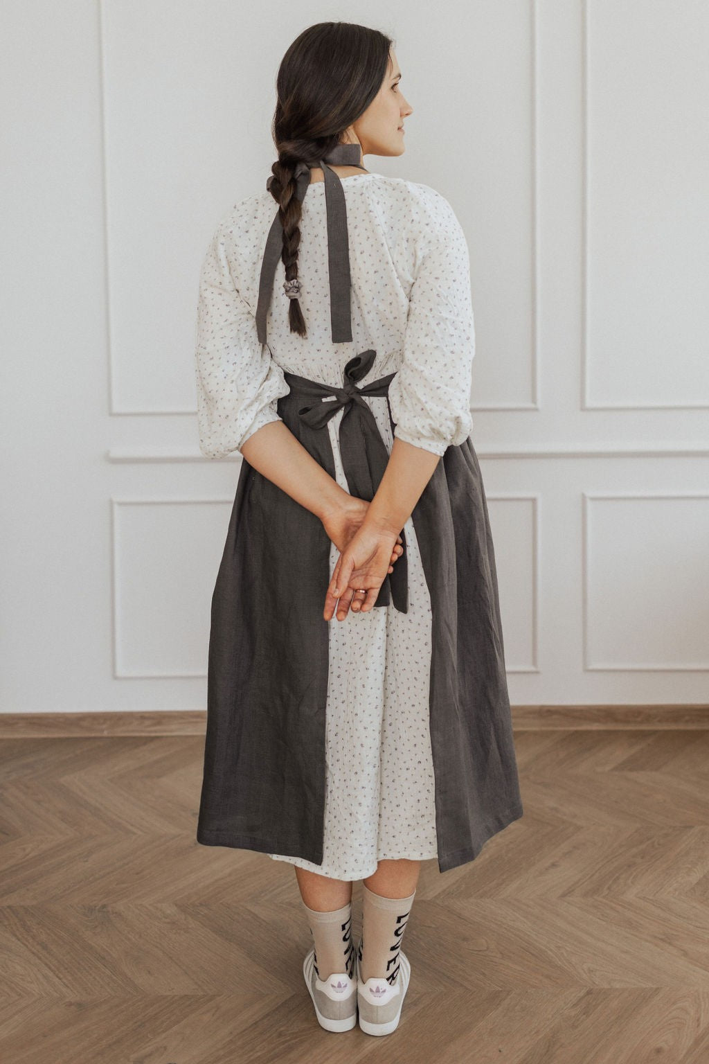 Tablier rétro en lin Linen Tales, détail teinte lin français