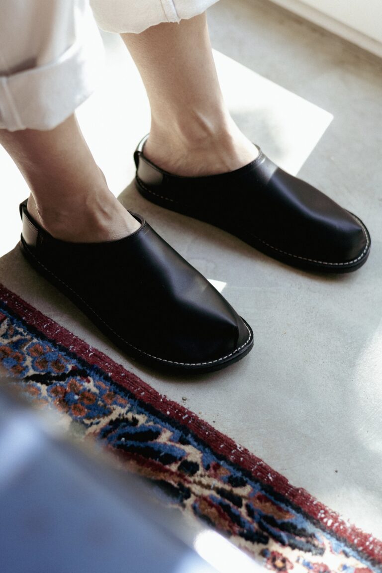 Chaussons TOKU Kyoto en cuir noir premium pour pieds sensibles