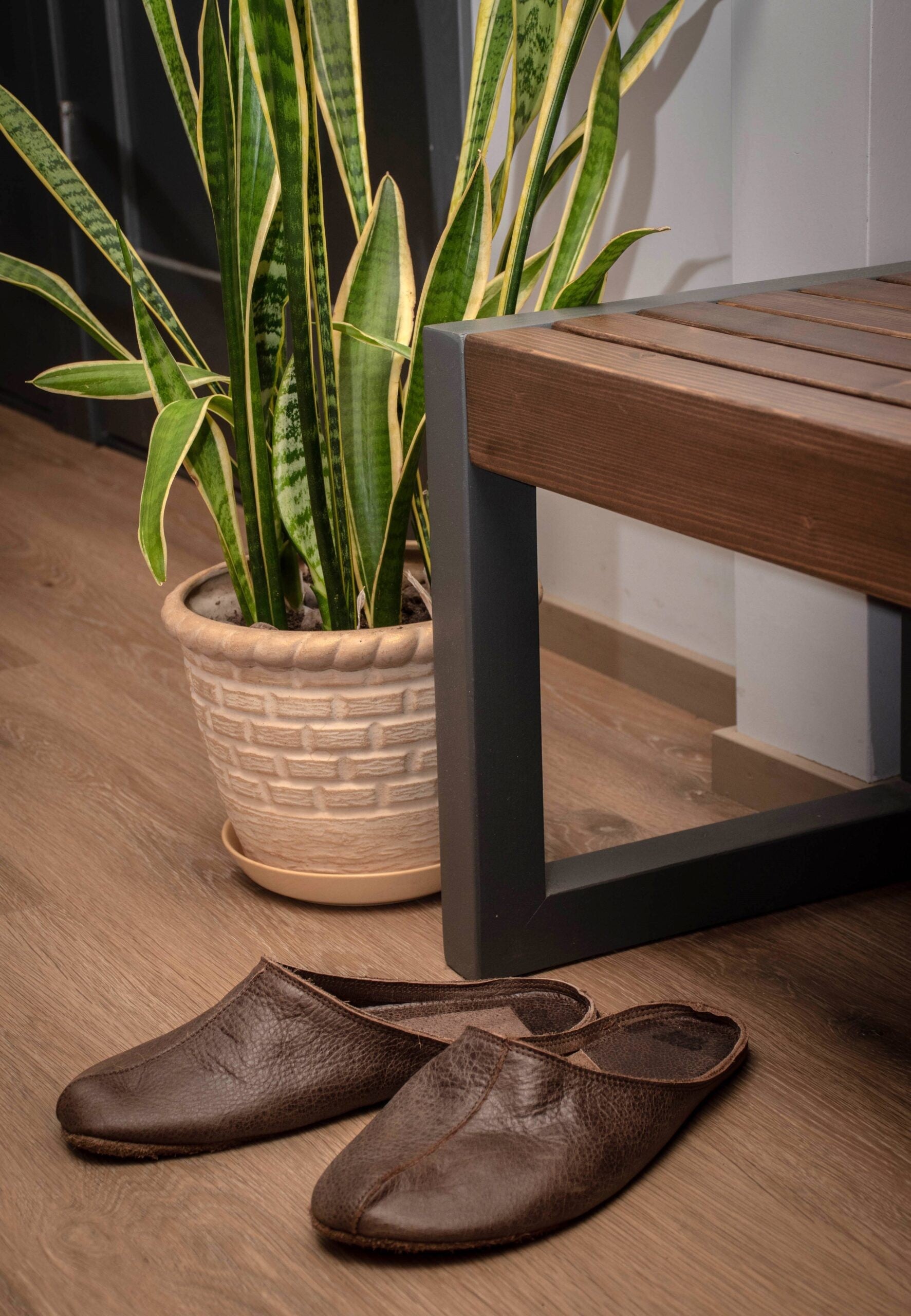 Chaussons unisexes Sulbi en matières recyclées coloris brun foncé, vue verticale