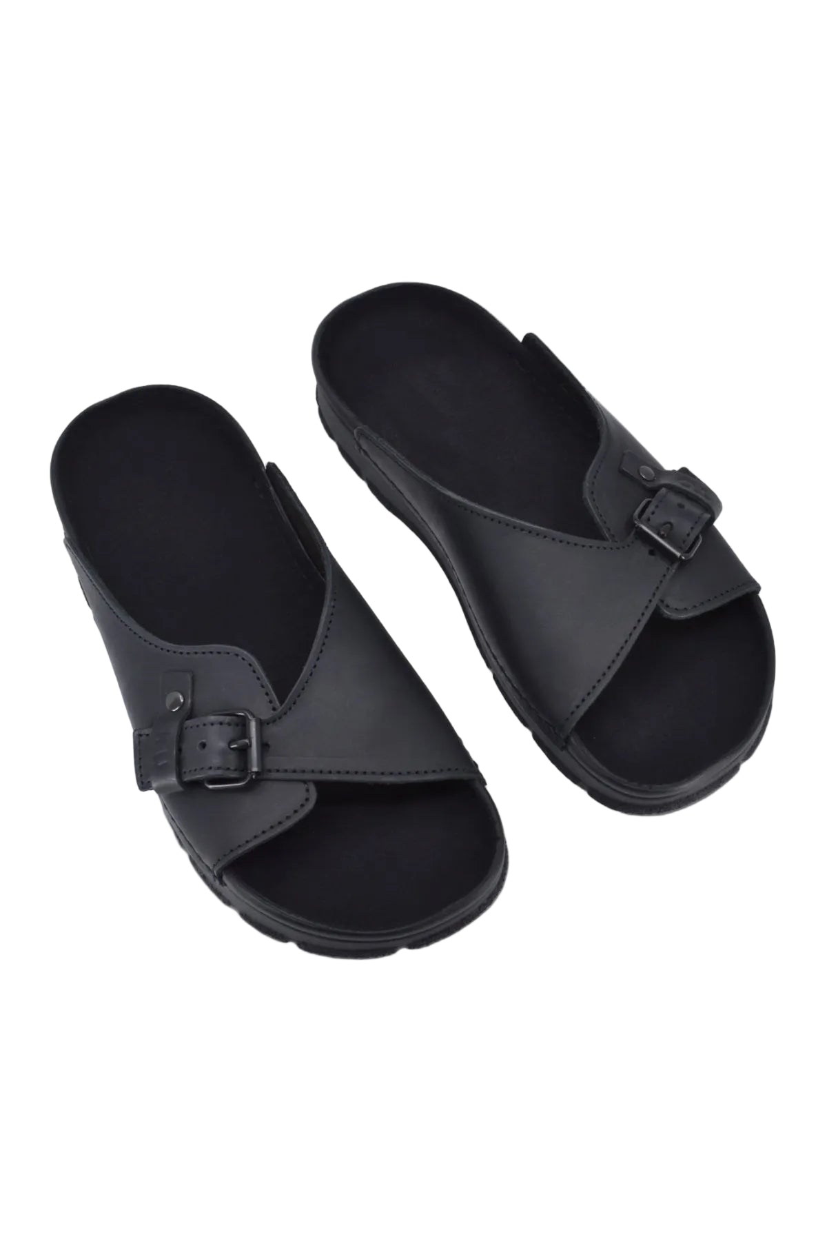 Sandales TOKU Rome en cuir noir, vue lifestyle