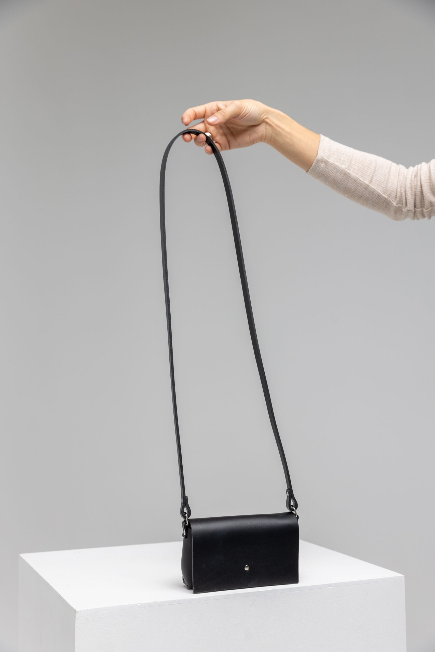 Mini sac Kora en cuir, design épuré, vue produit