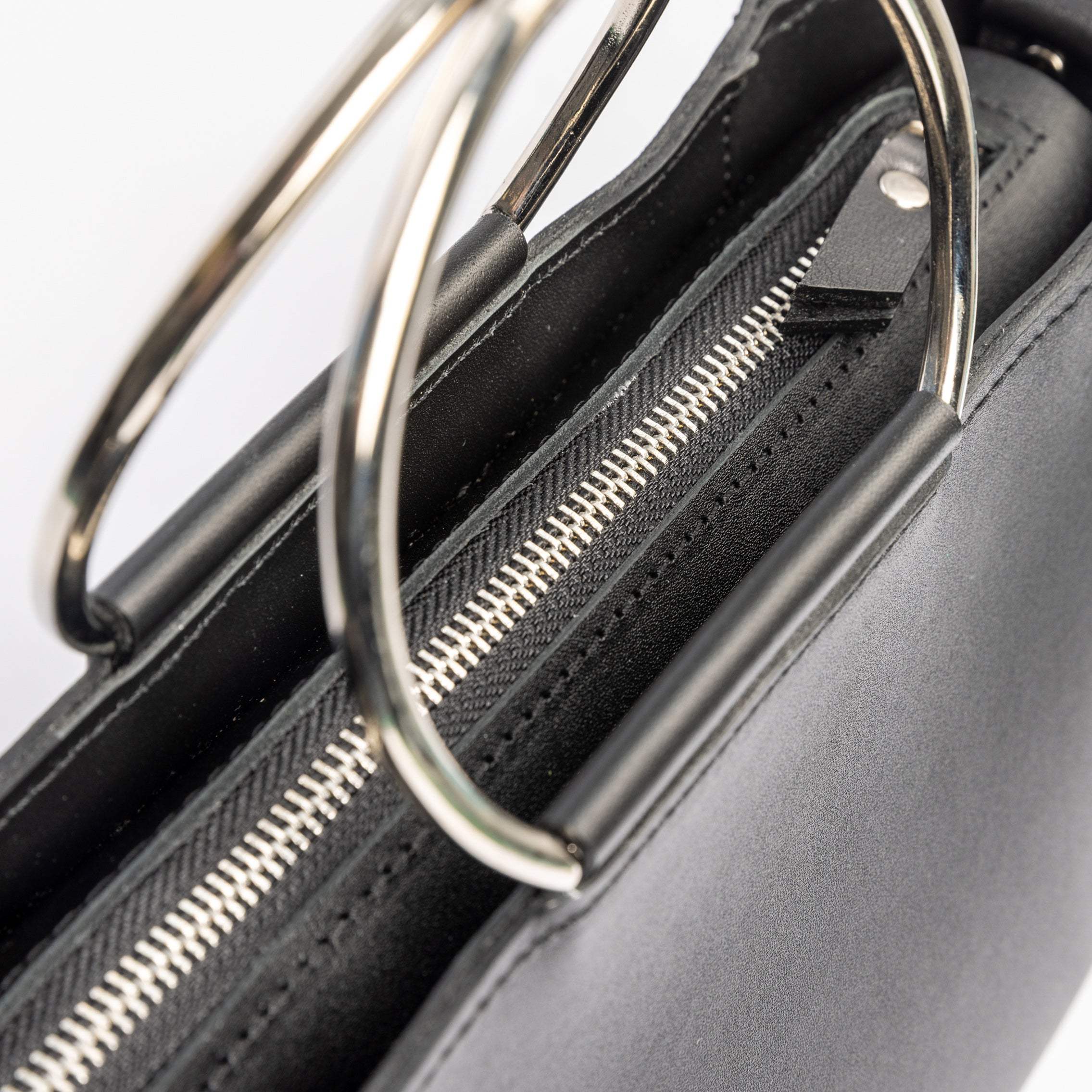 Sac à main PYKOK Maria Mini en cuir, vue détaillée