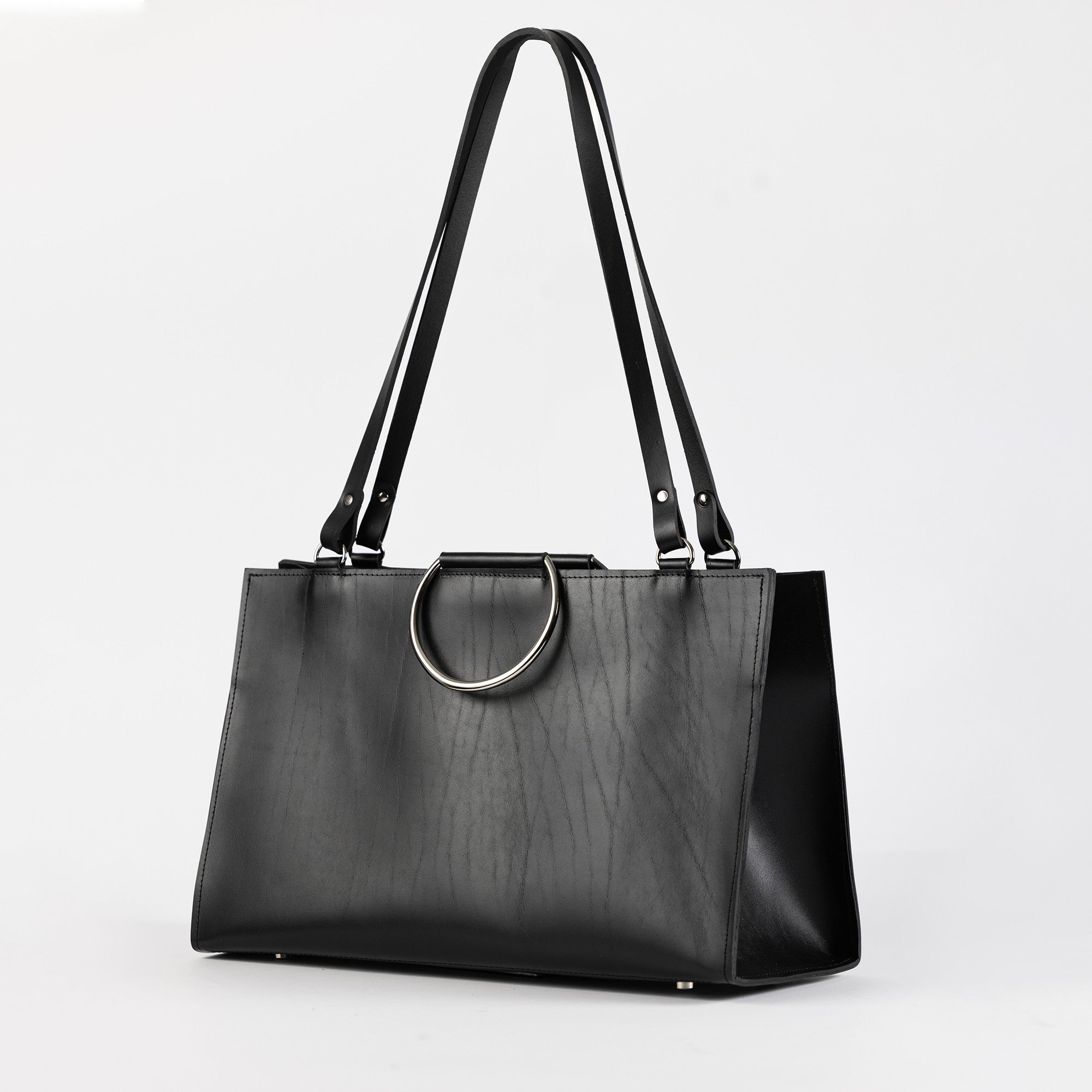 Sac à main Petra en cuir, design contemporain, vue produit