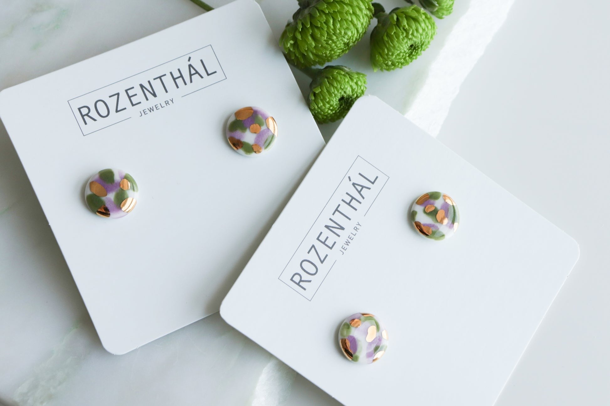 Puces d'oreilles Tache en porcelaine vert et violet, vue produit