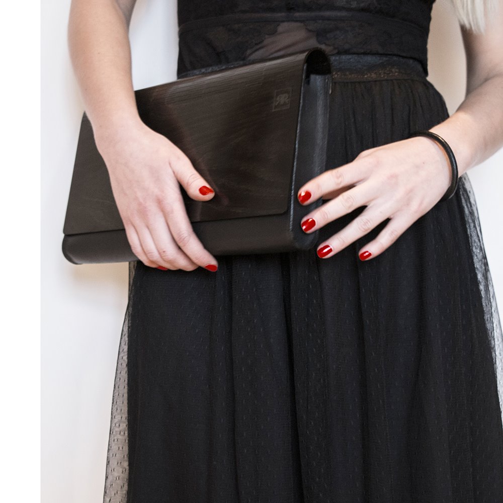 Petite pochette en bois laqué, vue détaillée
