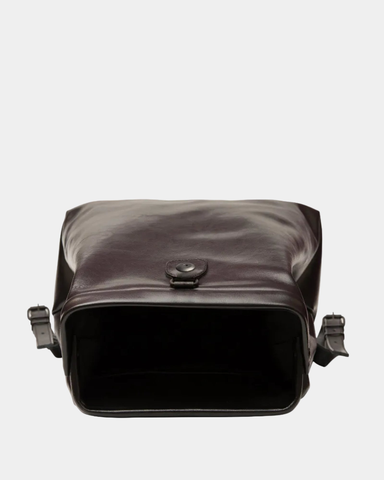 Sac à dos en cuir noir taille M ou L RR, vue arrière avec sangles