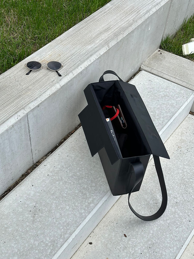 Sac BOX en cuir structuré géométrique RR, vue d'ensemble