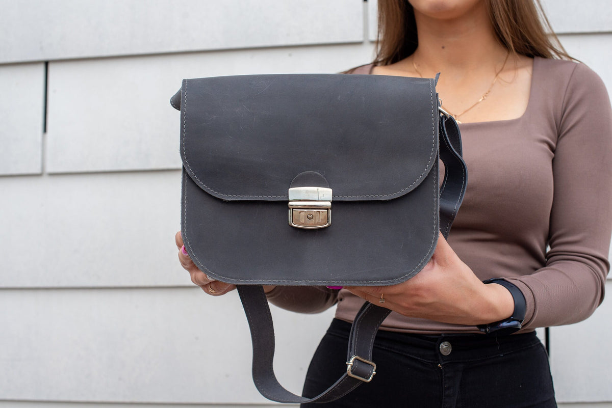 Sac selle en cuir naturel gris, modèle L, vue 4