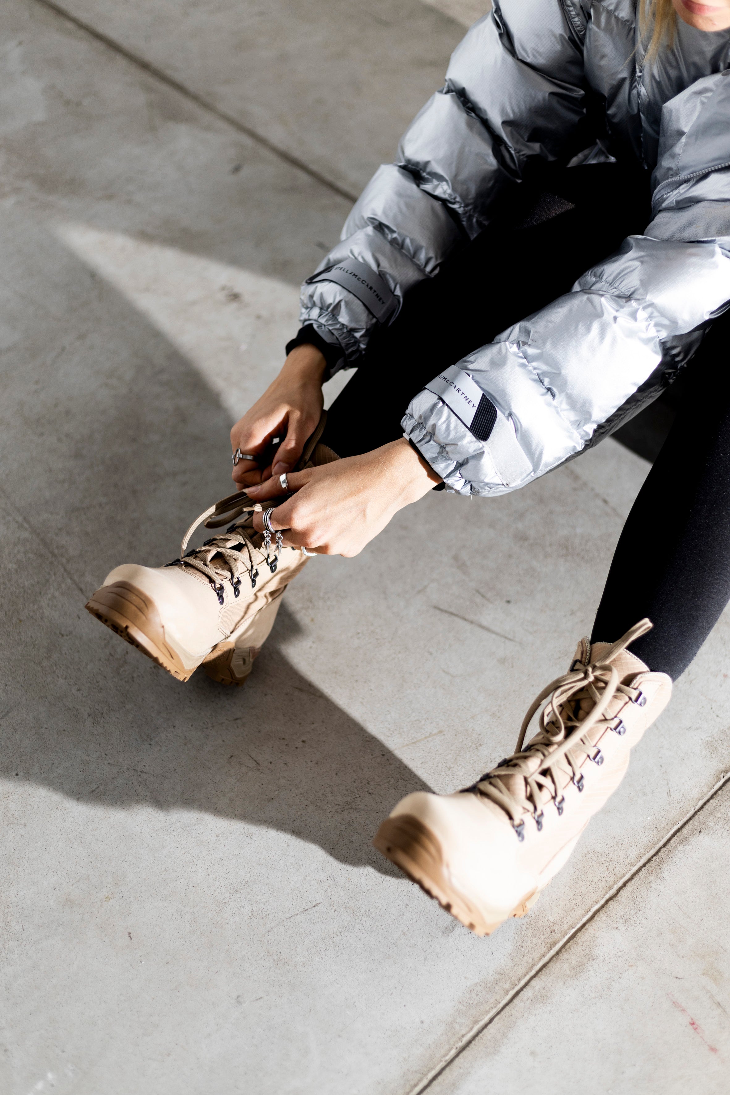 Desert boots en cuir OmaKing à adhérence améliorée, vue trois quarts