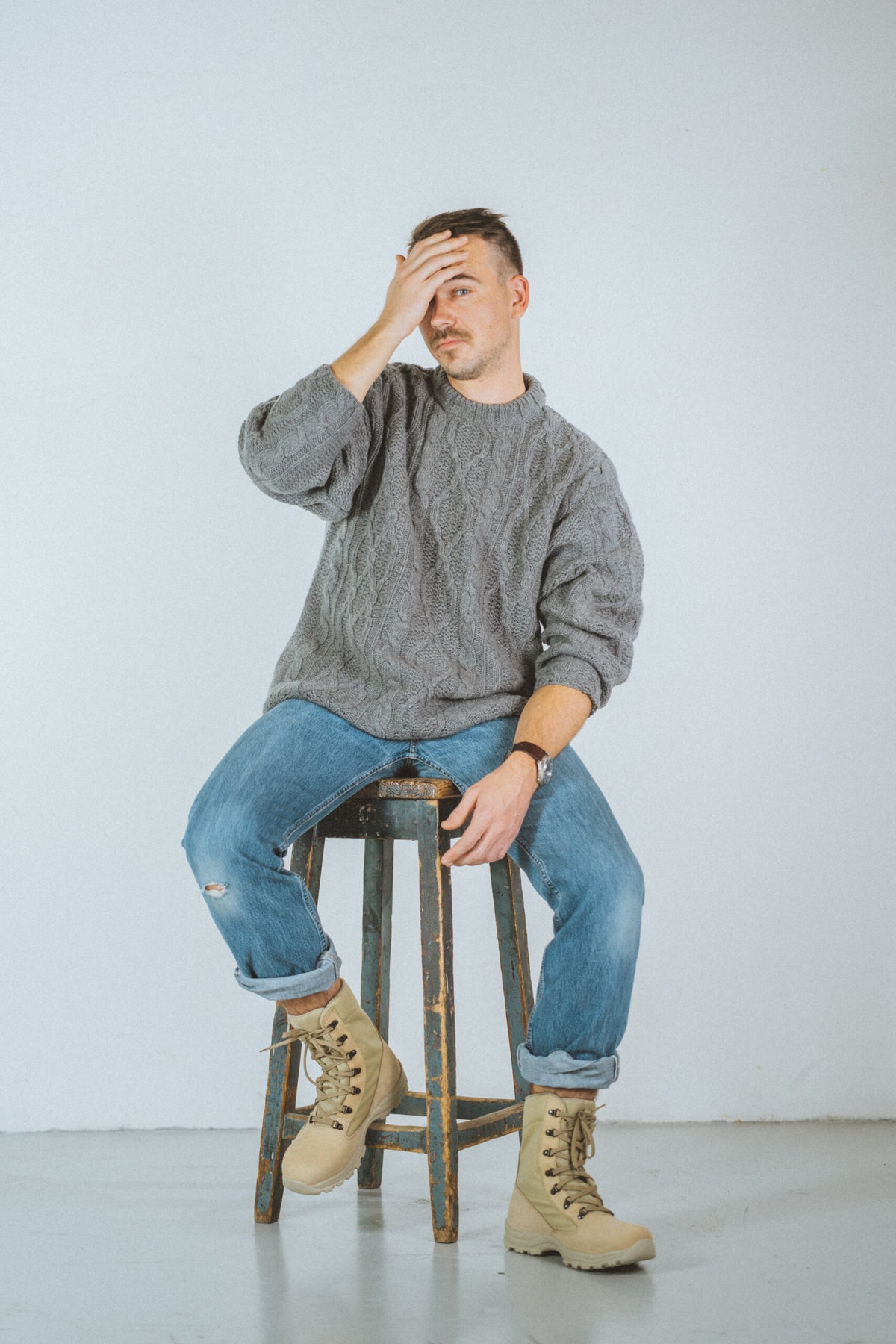 Desert boots en cuir beige clair, vue arrière avec talon