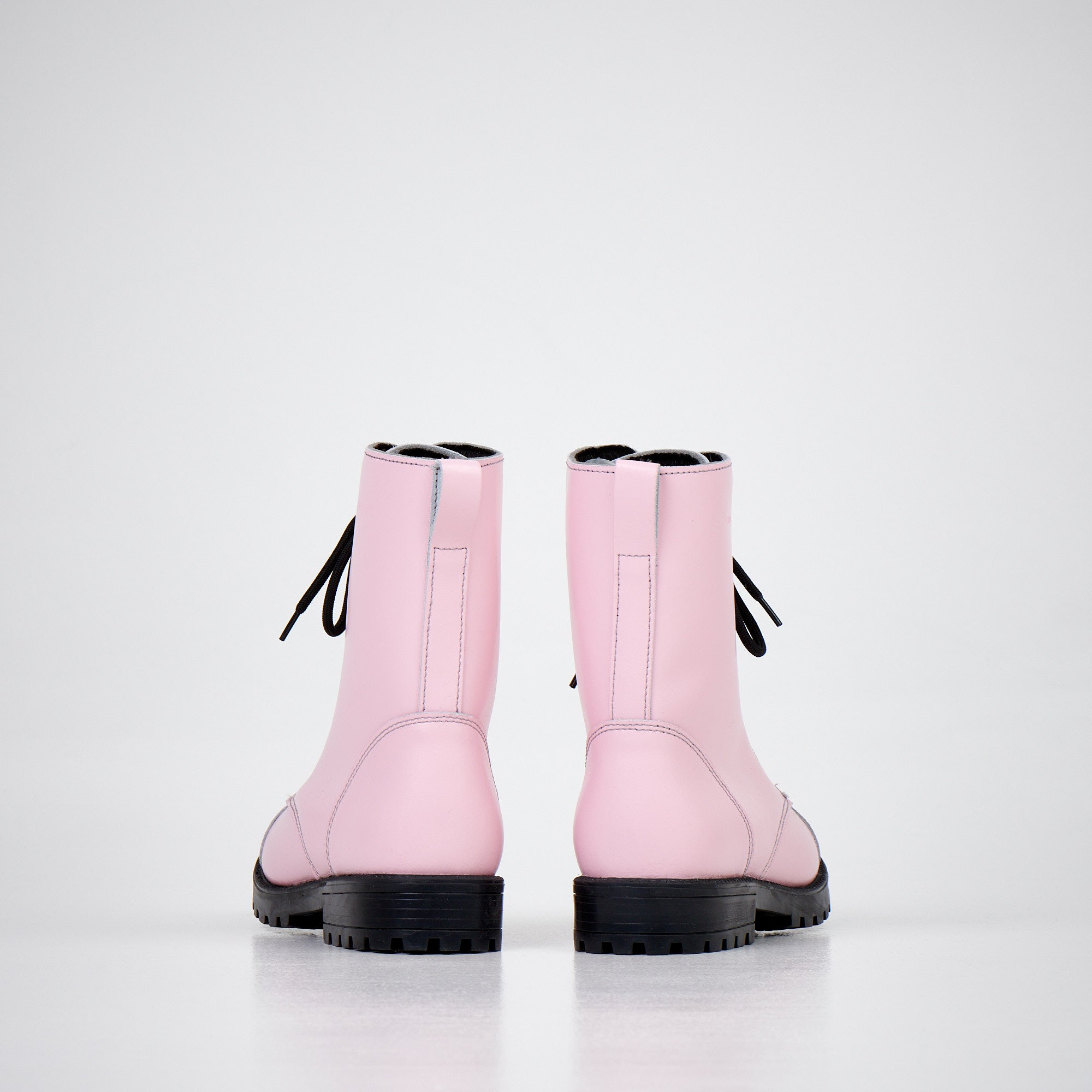 Bottines OmaKing 511 Pink en cuir rose duvet, silhouette épurée