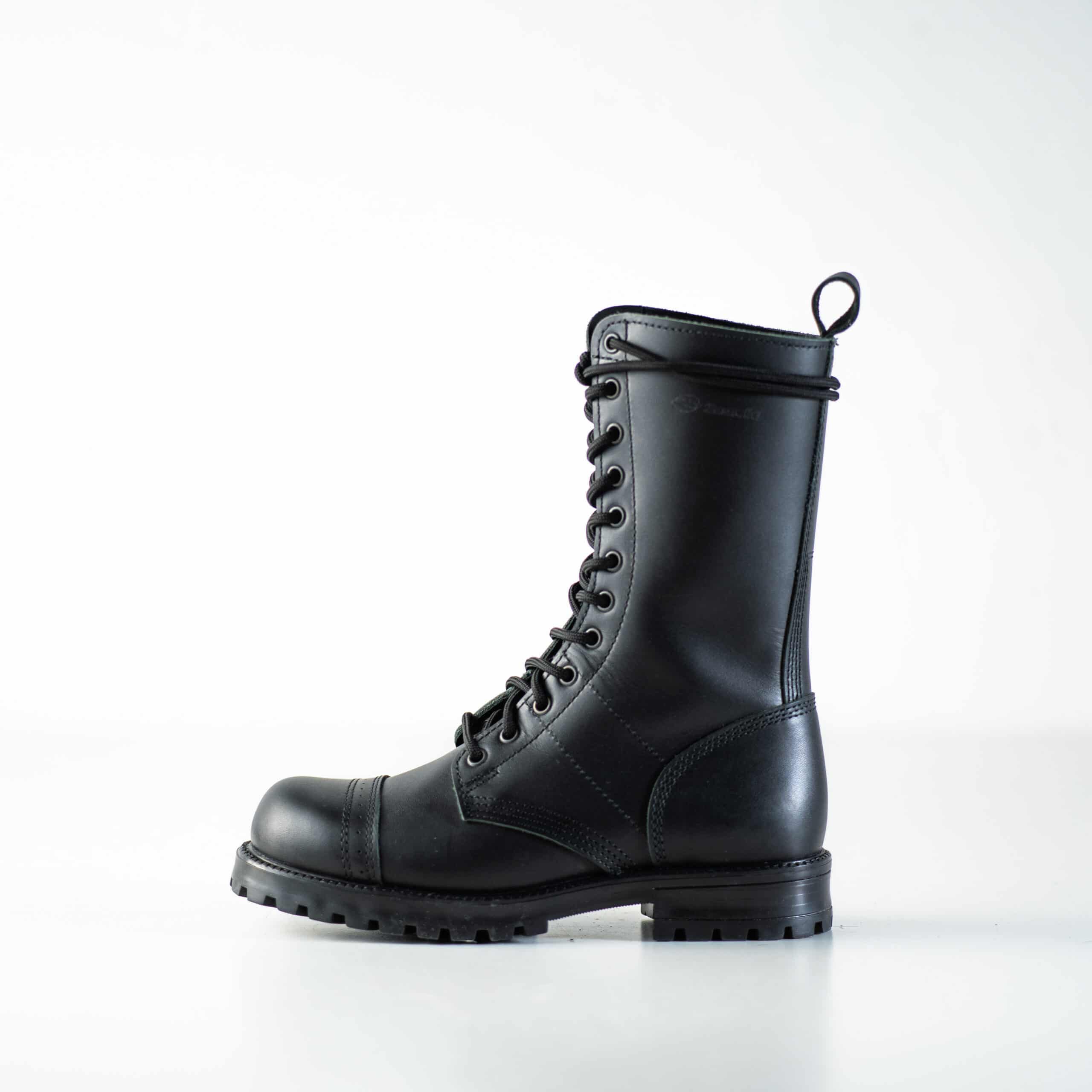 Bottines hautes en cuir noir fait main, vue trois quarts