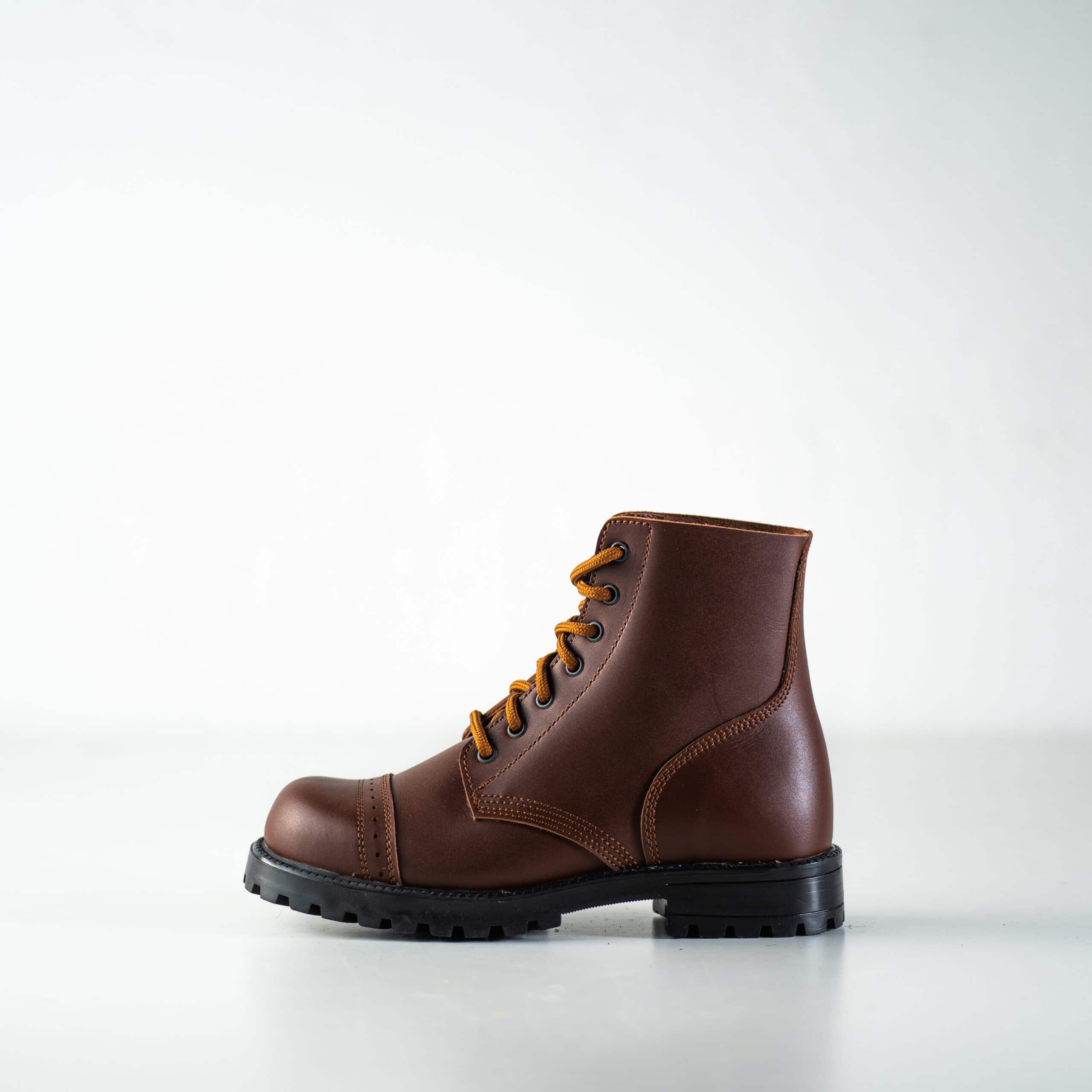 Bottines aviateur en cuir marron OmaKing, vue d'ensemble