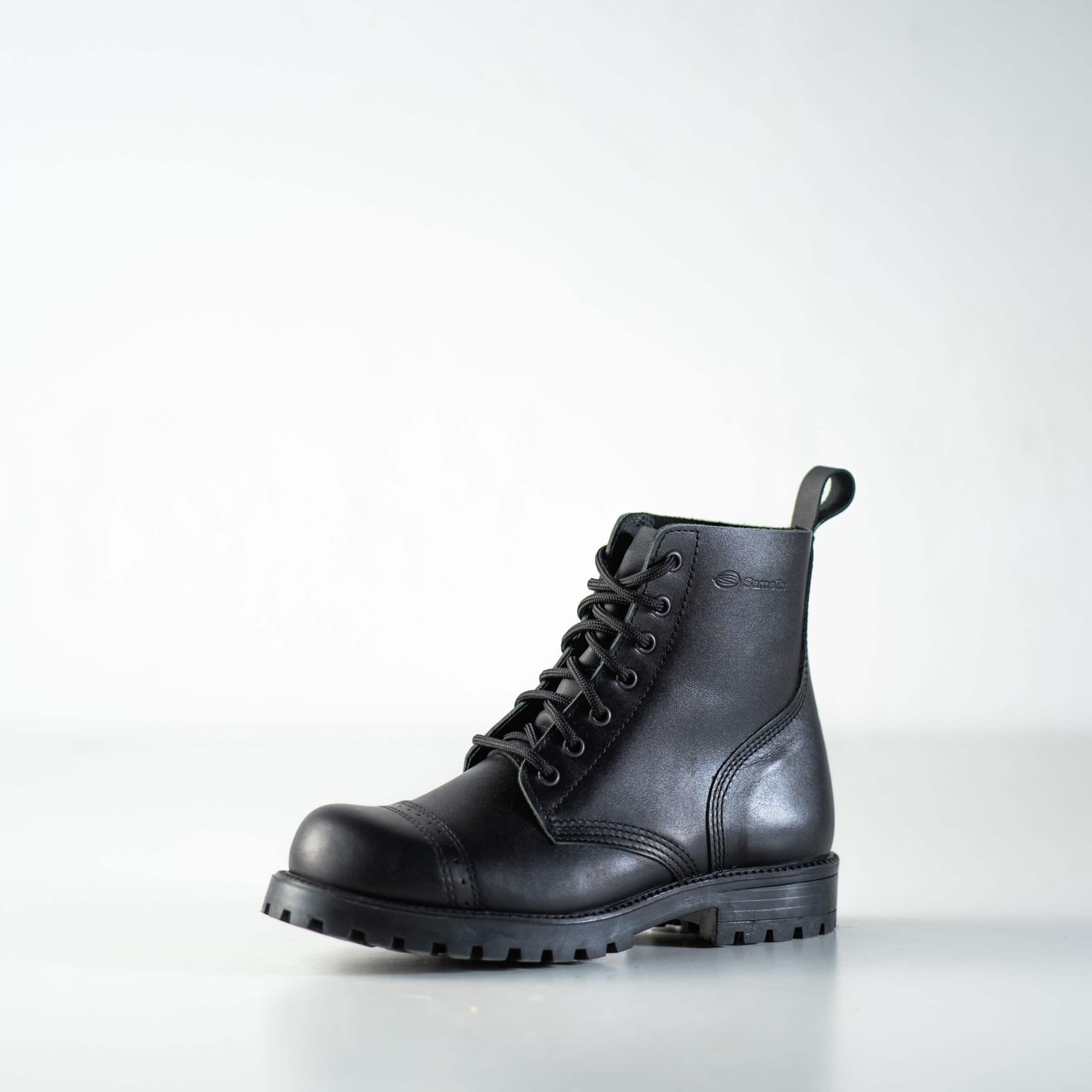 Bottines aviateur en cuir noir fait main, vue de la semelle robuste