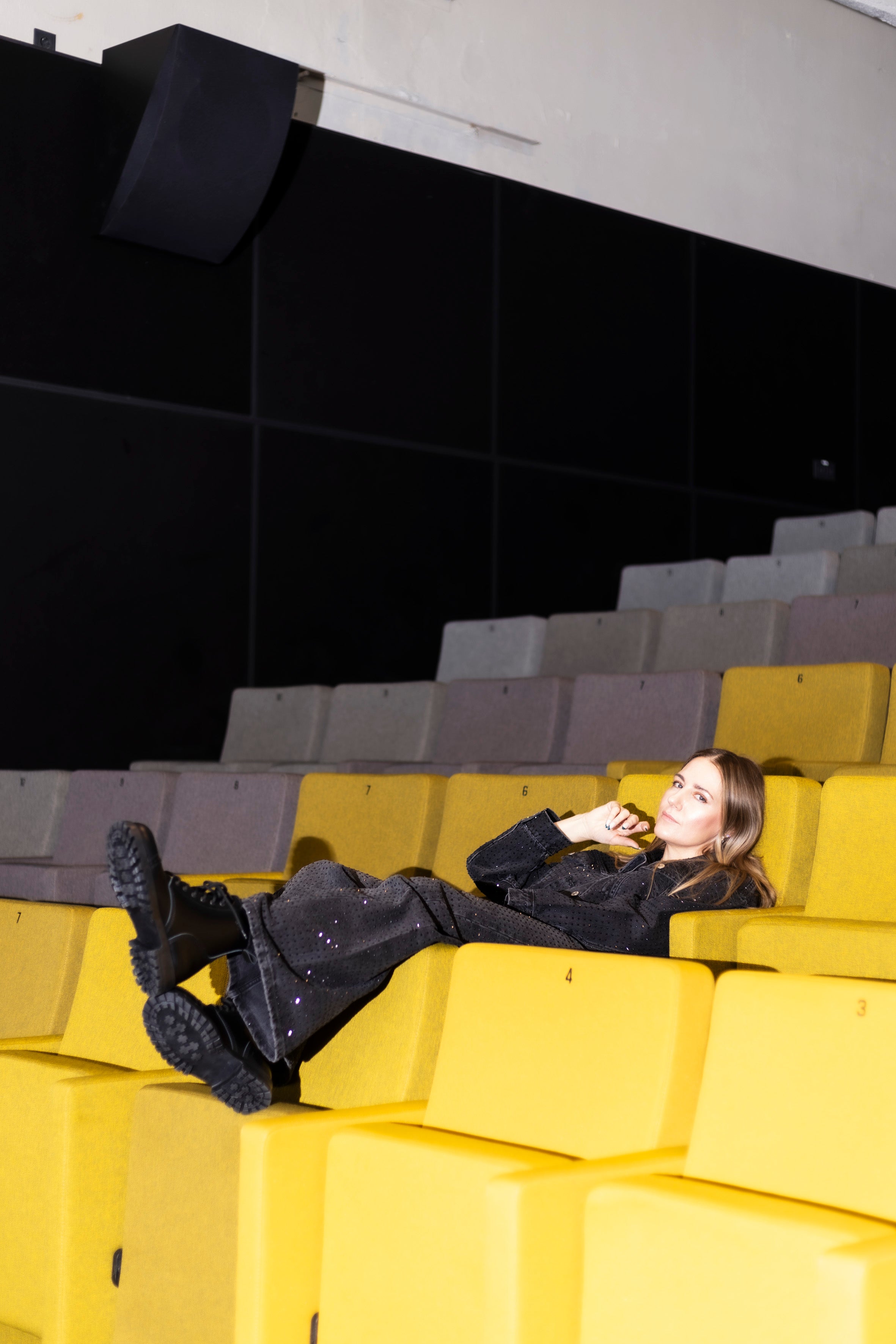 Bottines en cuir noir Saapad fait main, vue de face