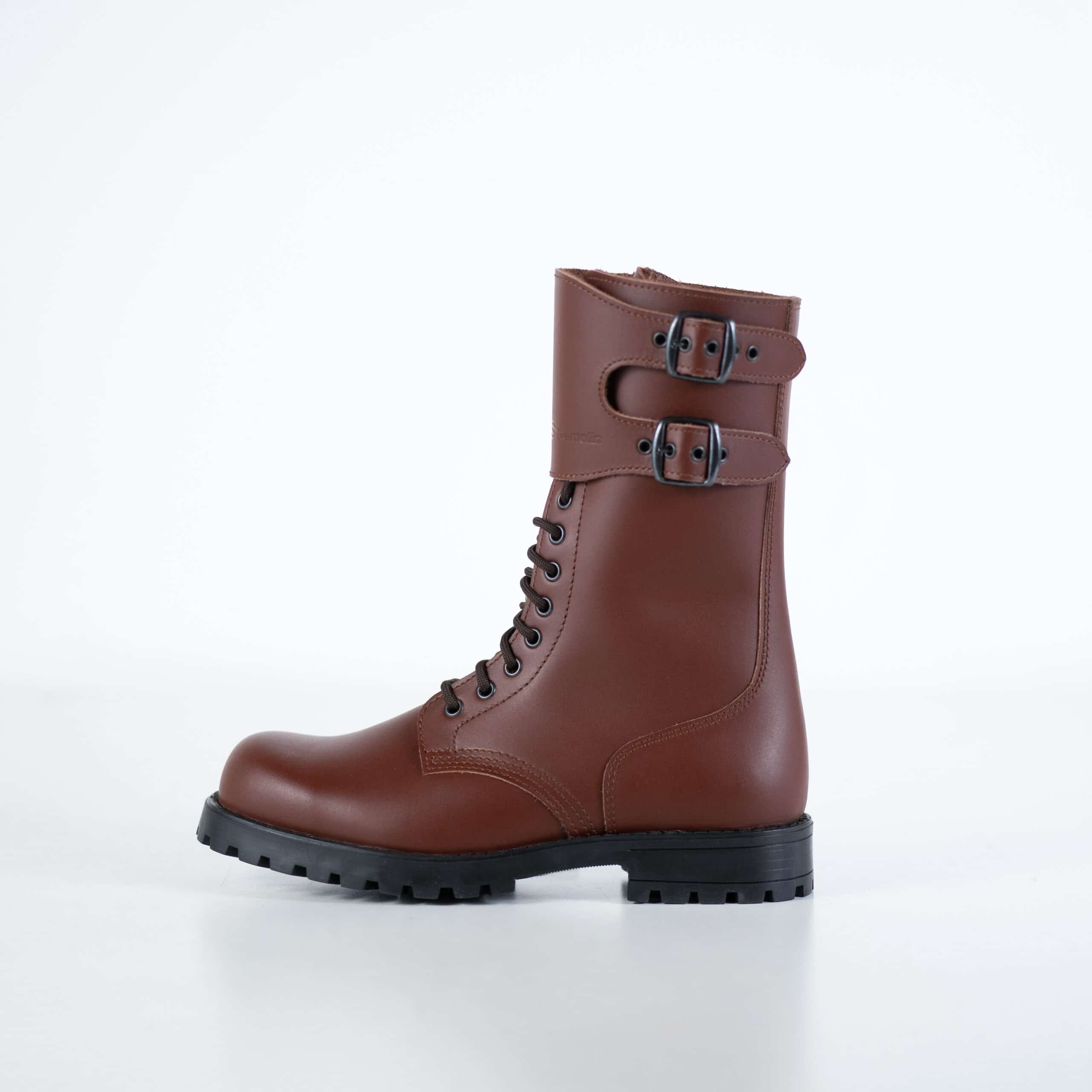 Bottines en cuir marron clair fait main, vue de profil