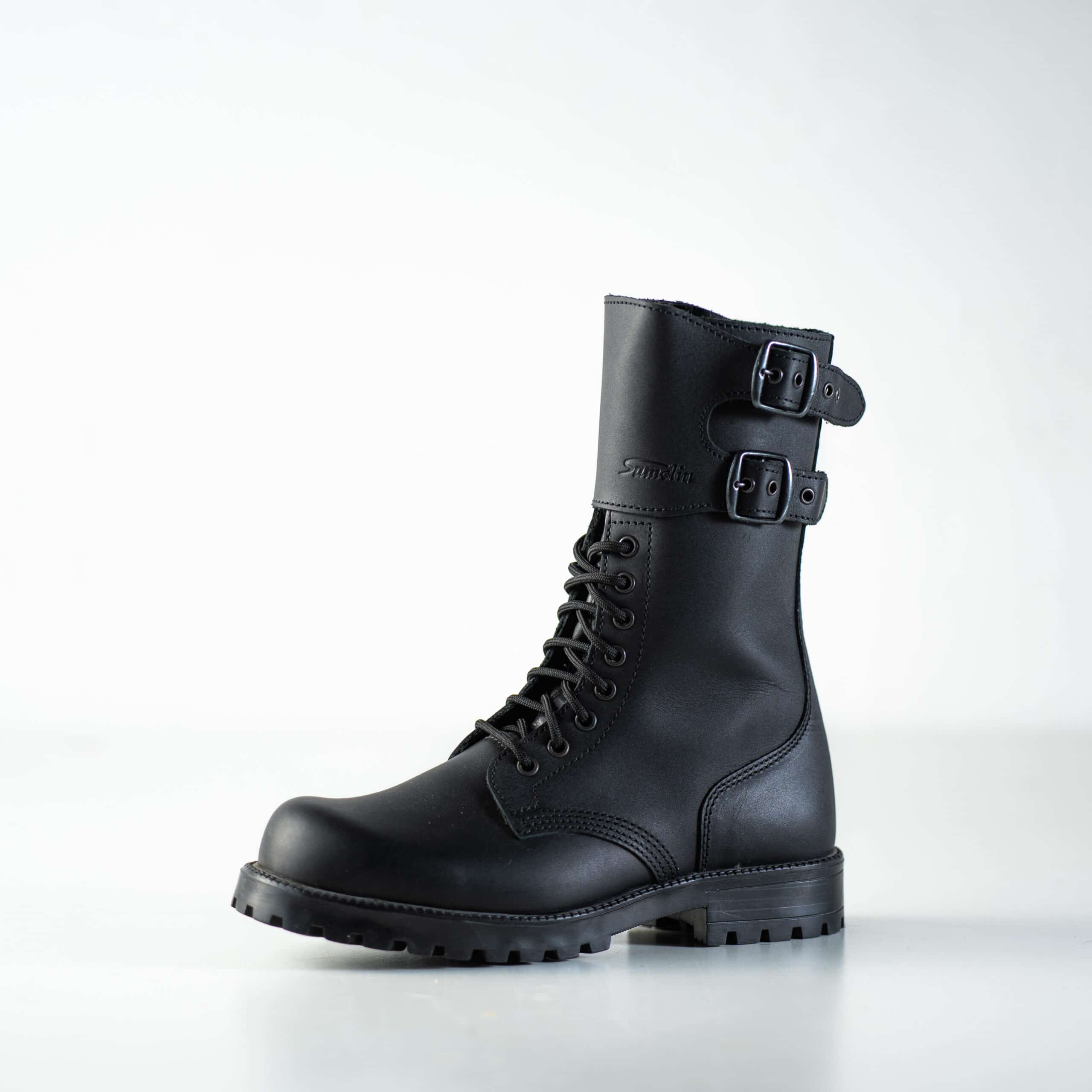 Bottines en cuir noir fait main à semelle crantée, vue arrière