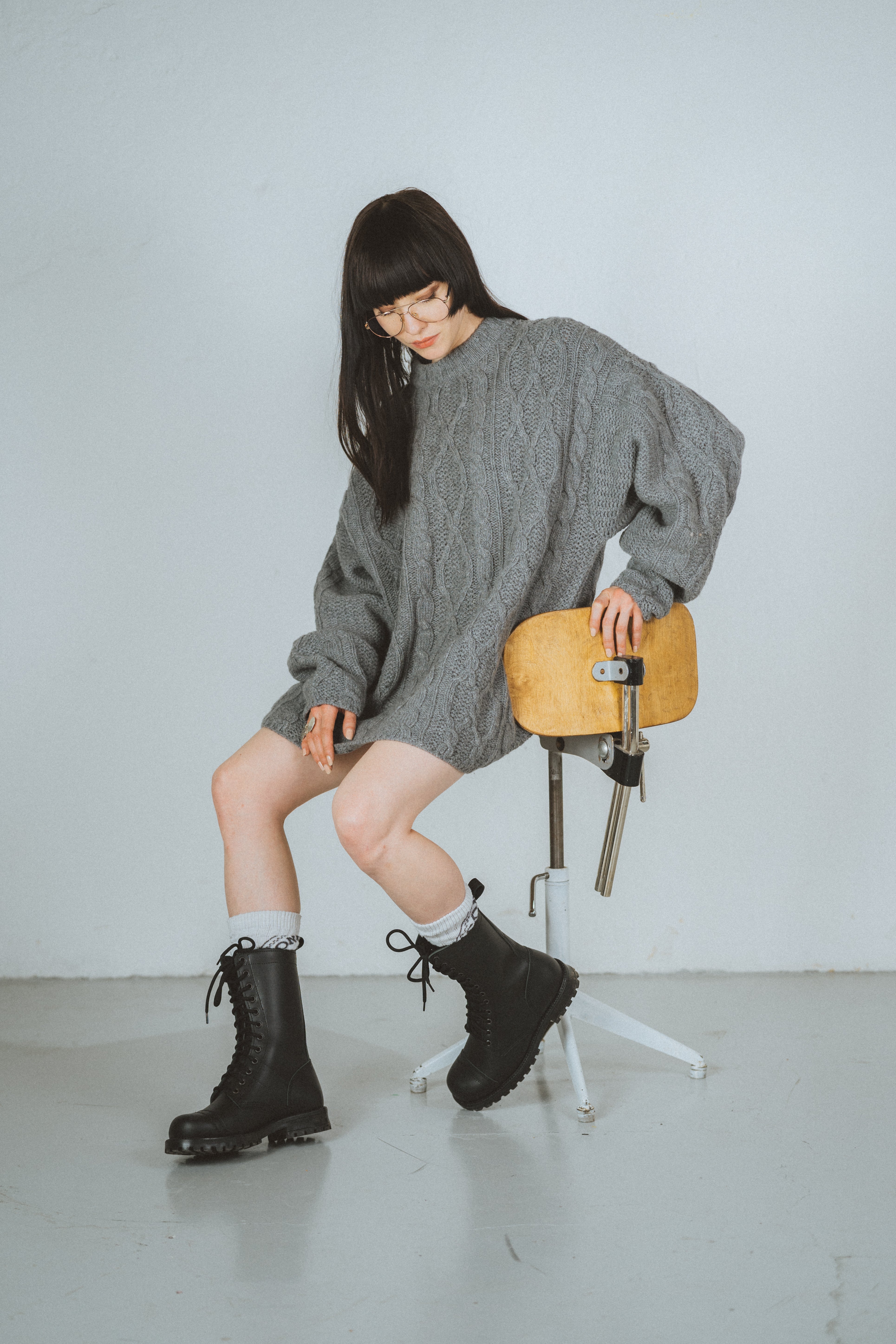 Bottines aviateur en cuir noir Saapad fait main, détail de la semelle crantée