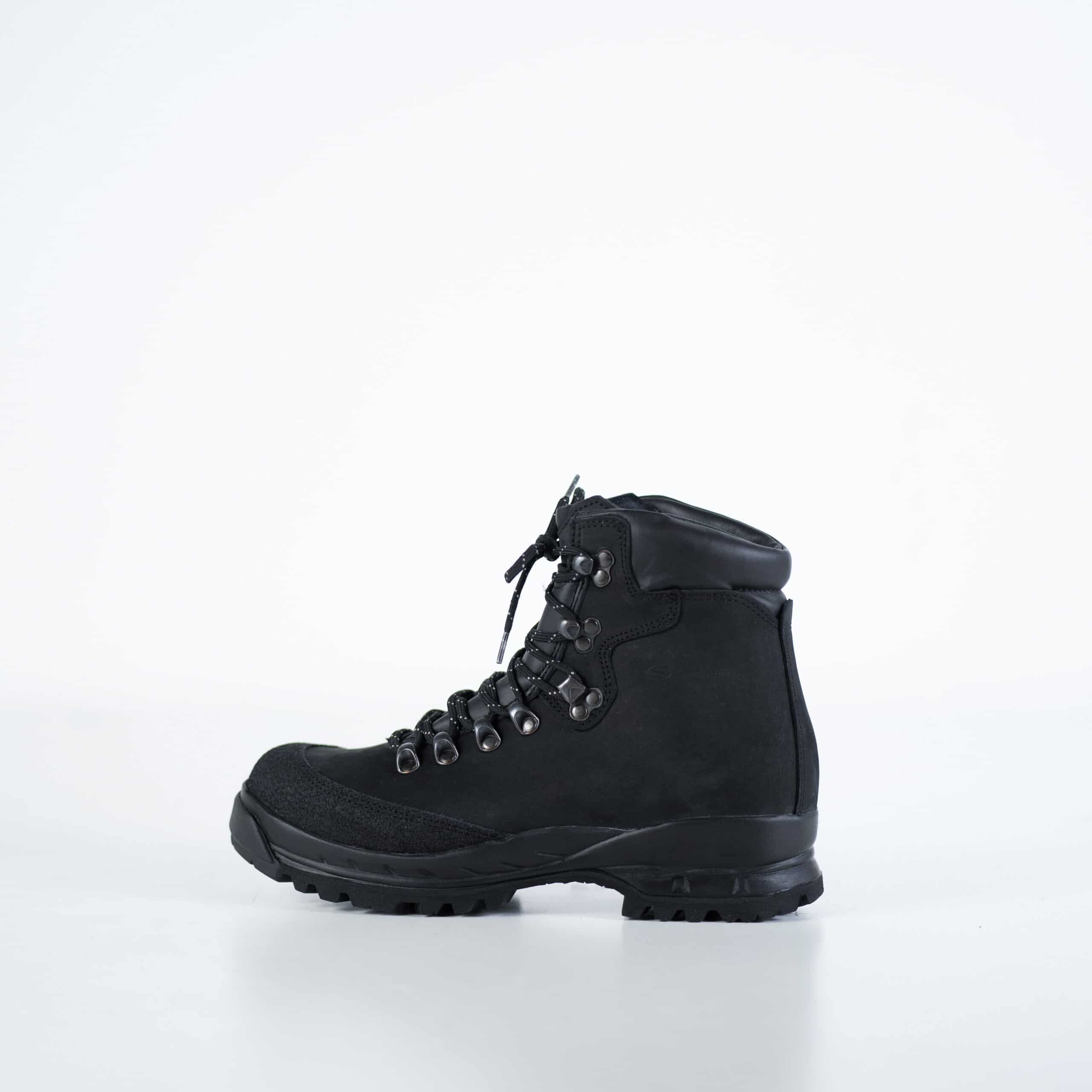 Bottes de randonnée 553P noires OmaKing, vue avant avec lacets gris et protège talon