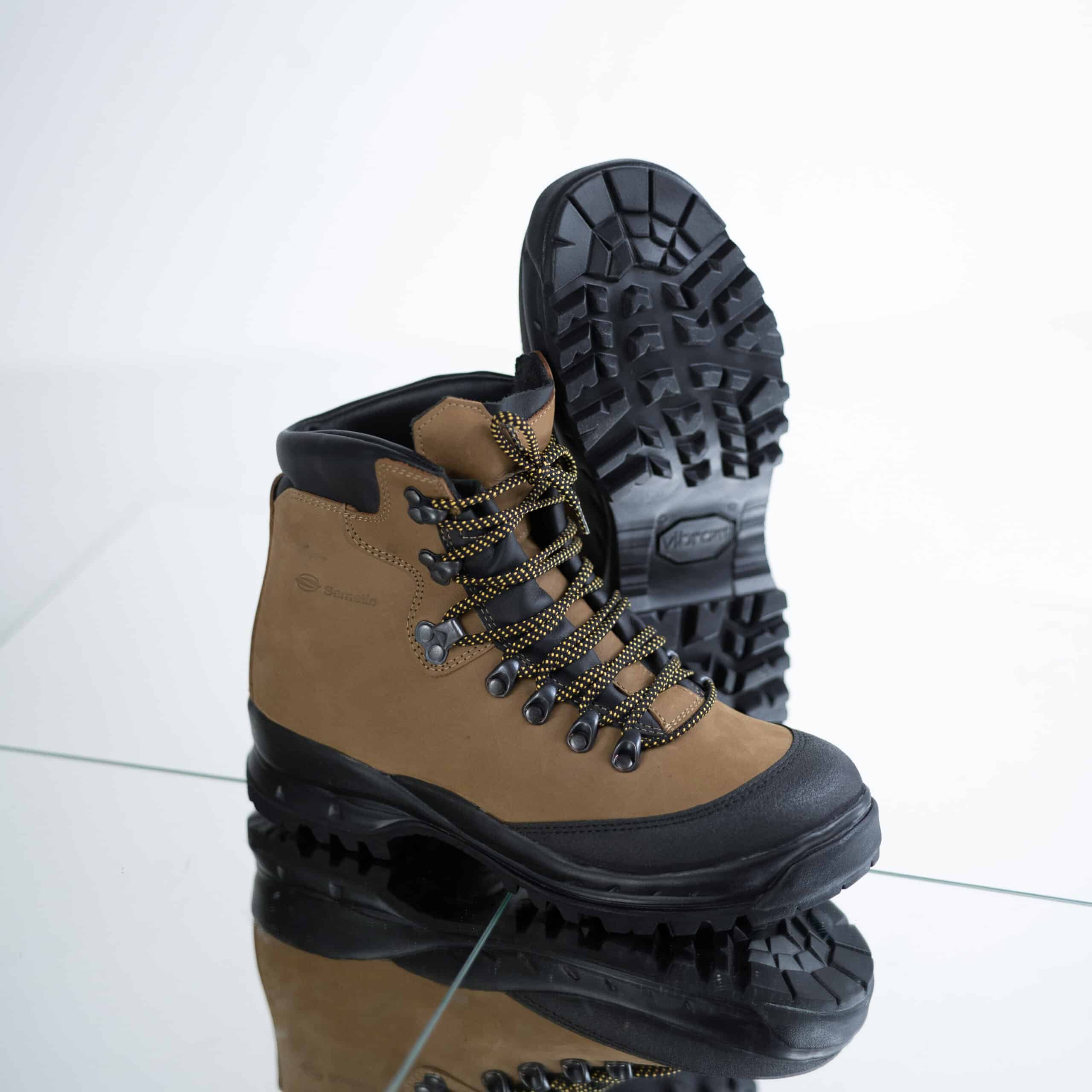 Bottes de randonnée 553P Tundra OmaKing en cuir beige robuste, semelle adhérente
