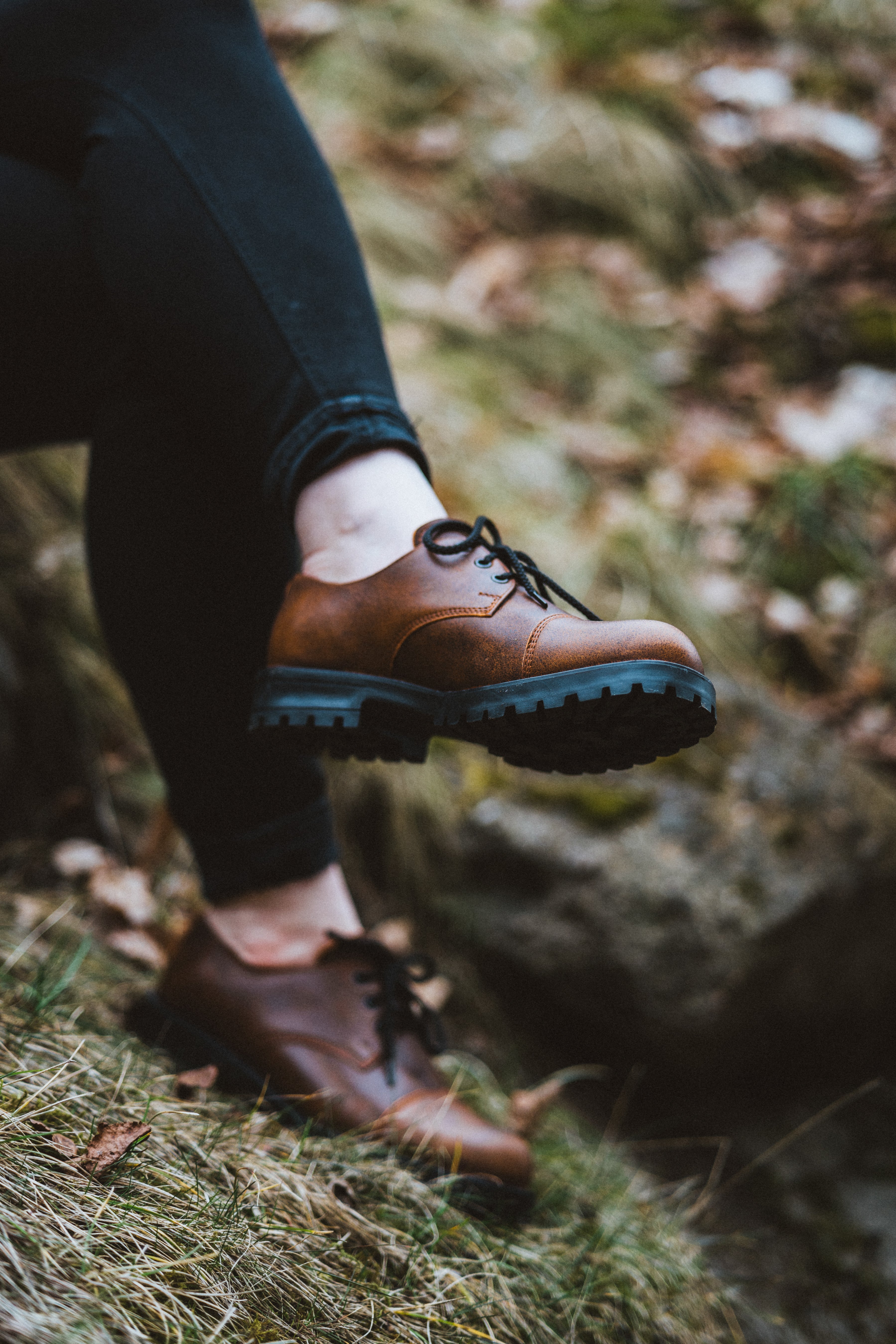 Chaussures unisexes en cuir marron Saapad fait main, détail du talon
