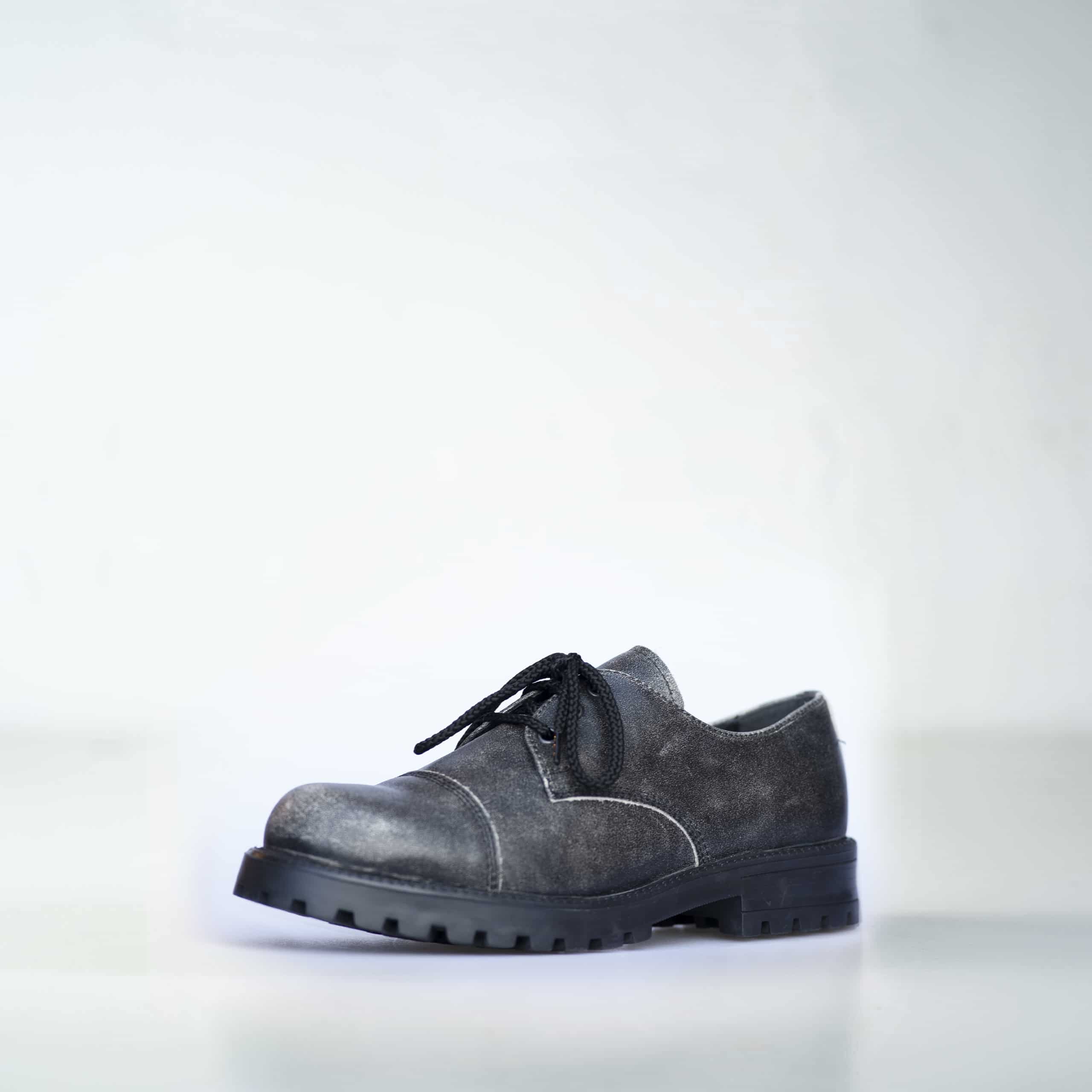 Chaussures vintage grises, vue alternative