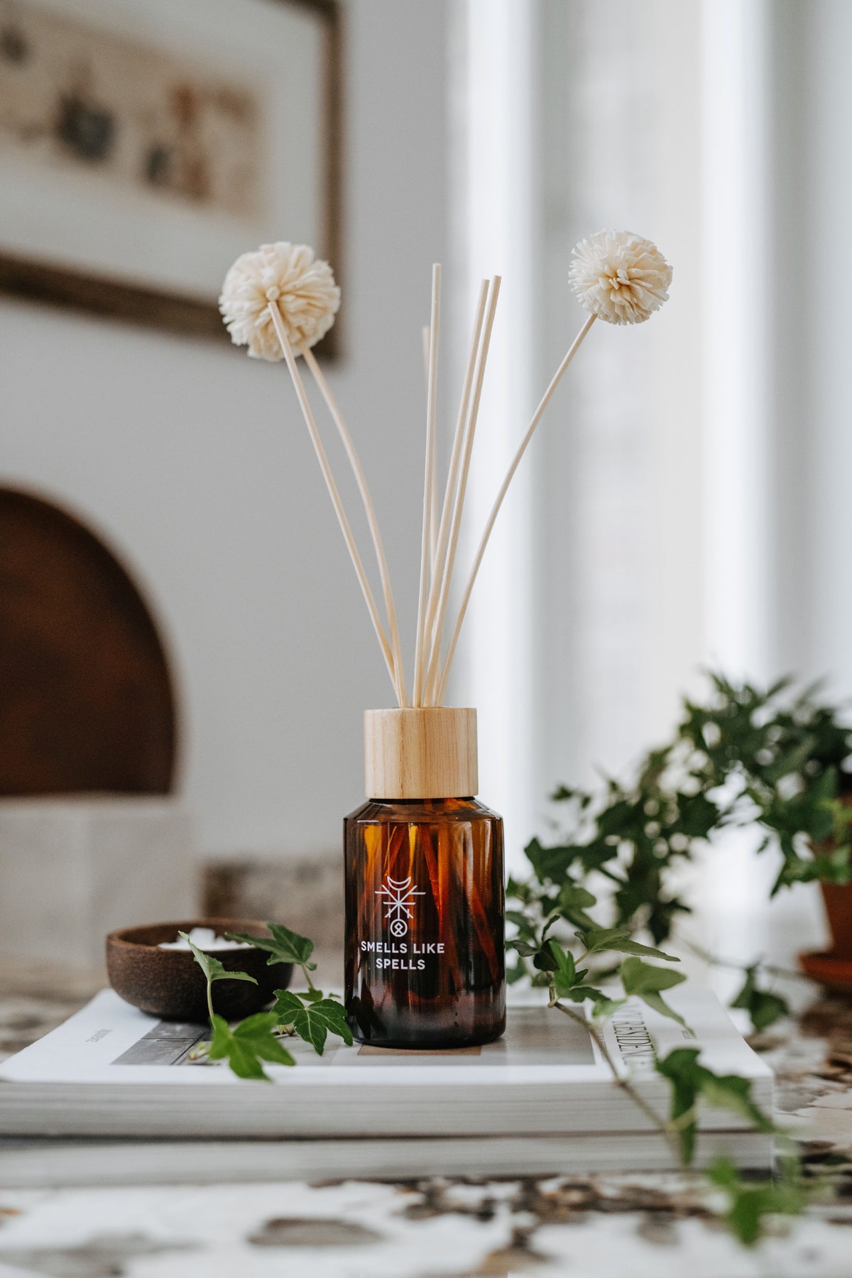 Parfums d'intérieur Smells Like Spells, vue lifestyle ambiance produit