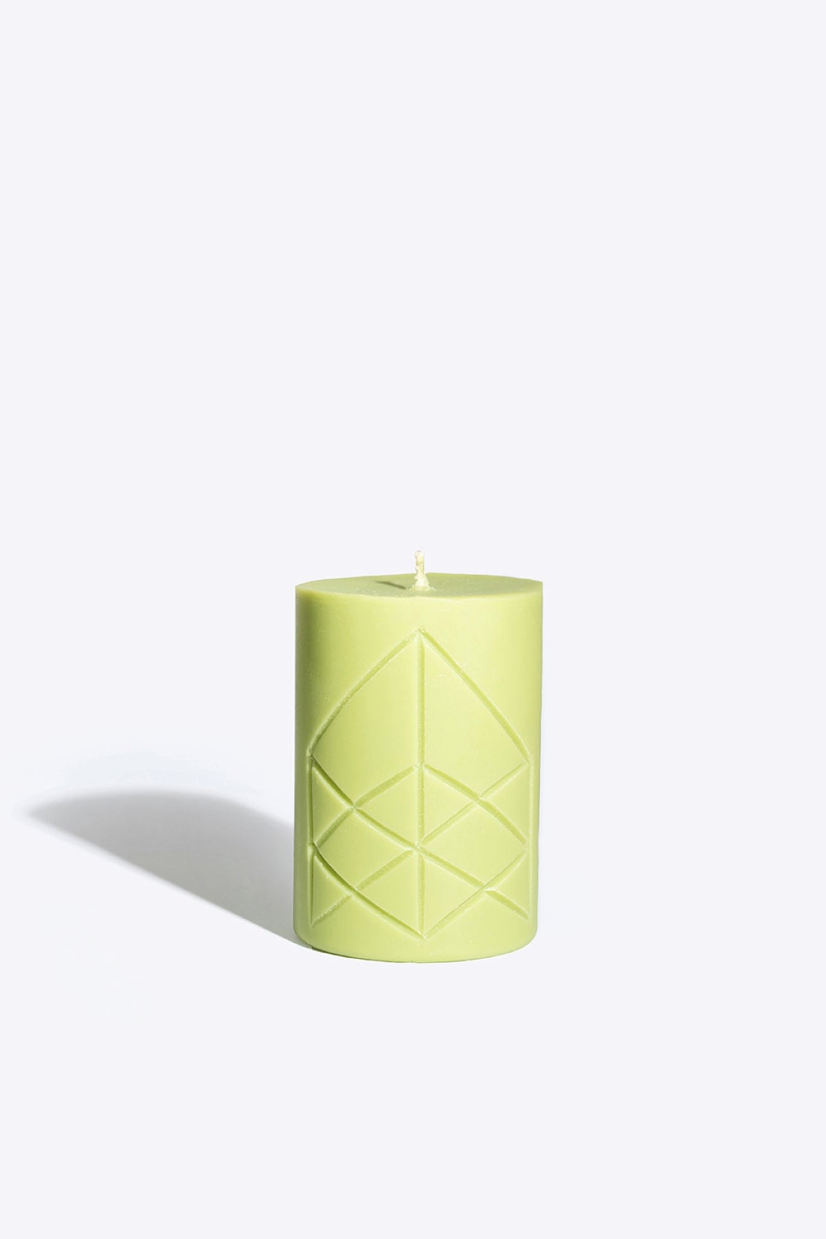 Bougie runique parfumée Smells Like Spells Eir, vue alternative
