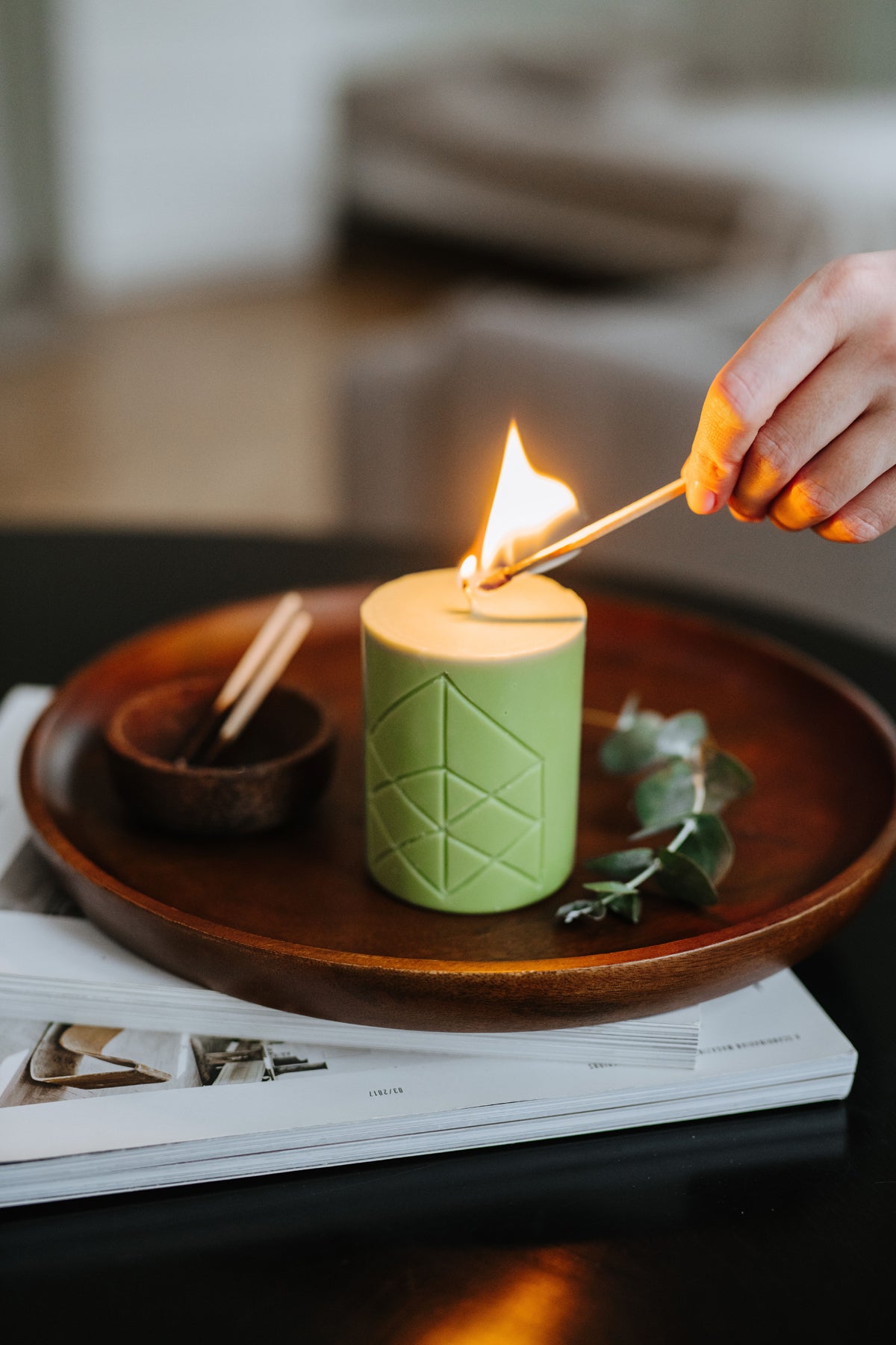 Bougies runiques Smells Like Spells, vue lifestyle décor produit complète