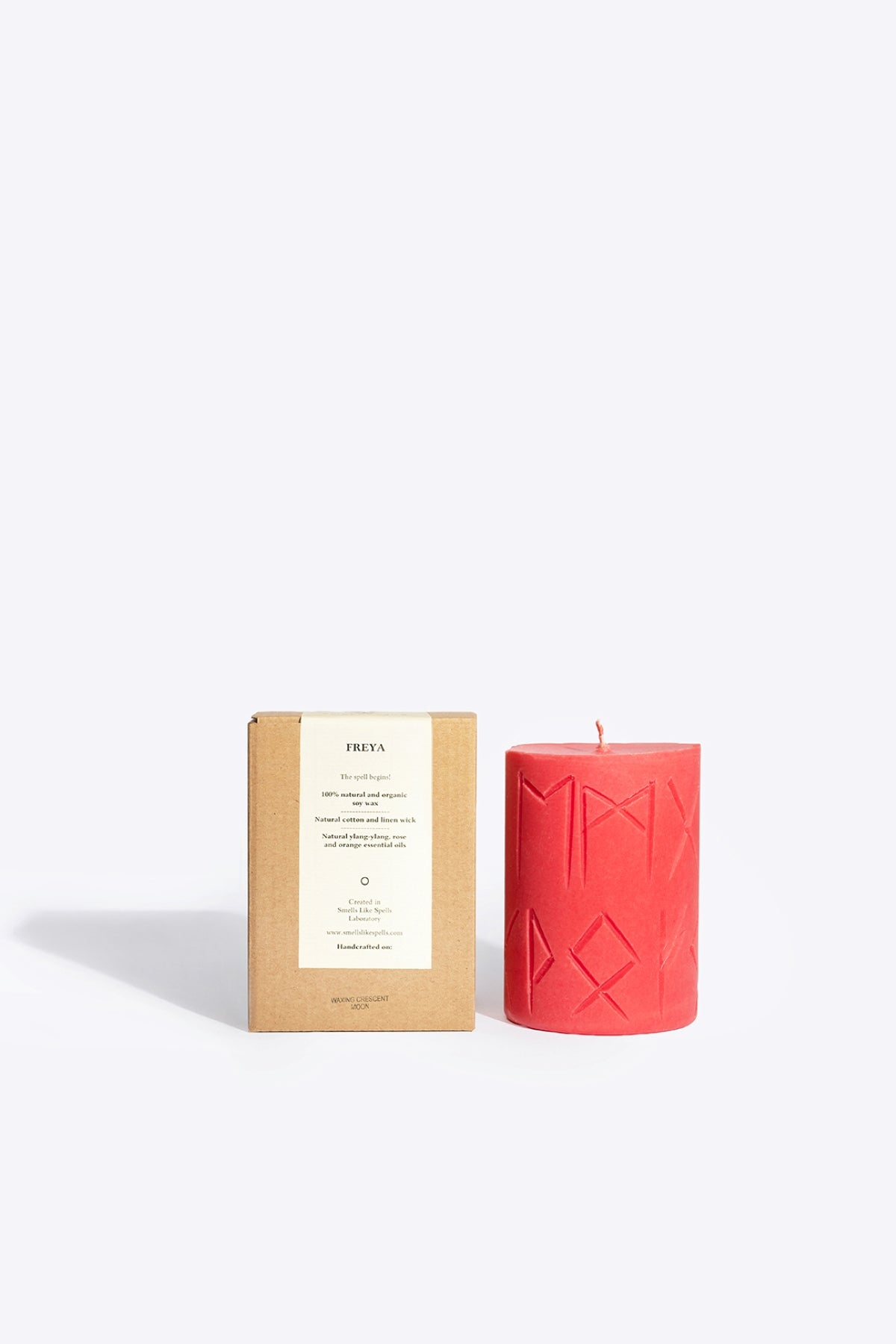 Bougie runique parfumée Smells Like Spells Freya, vue produit