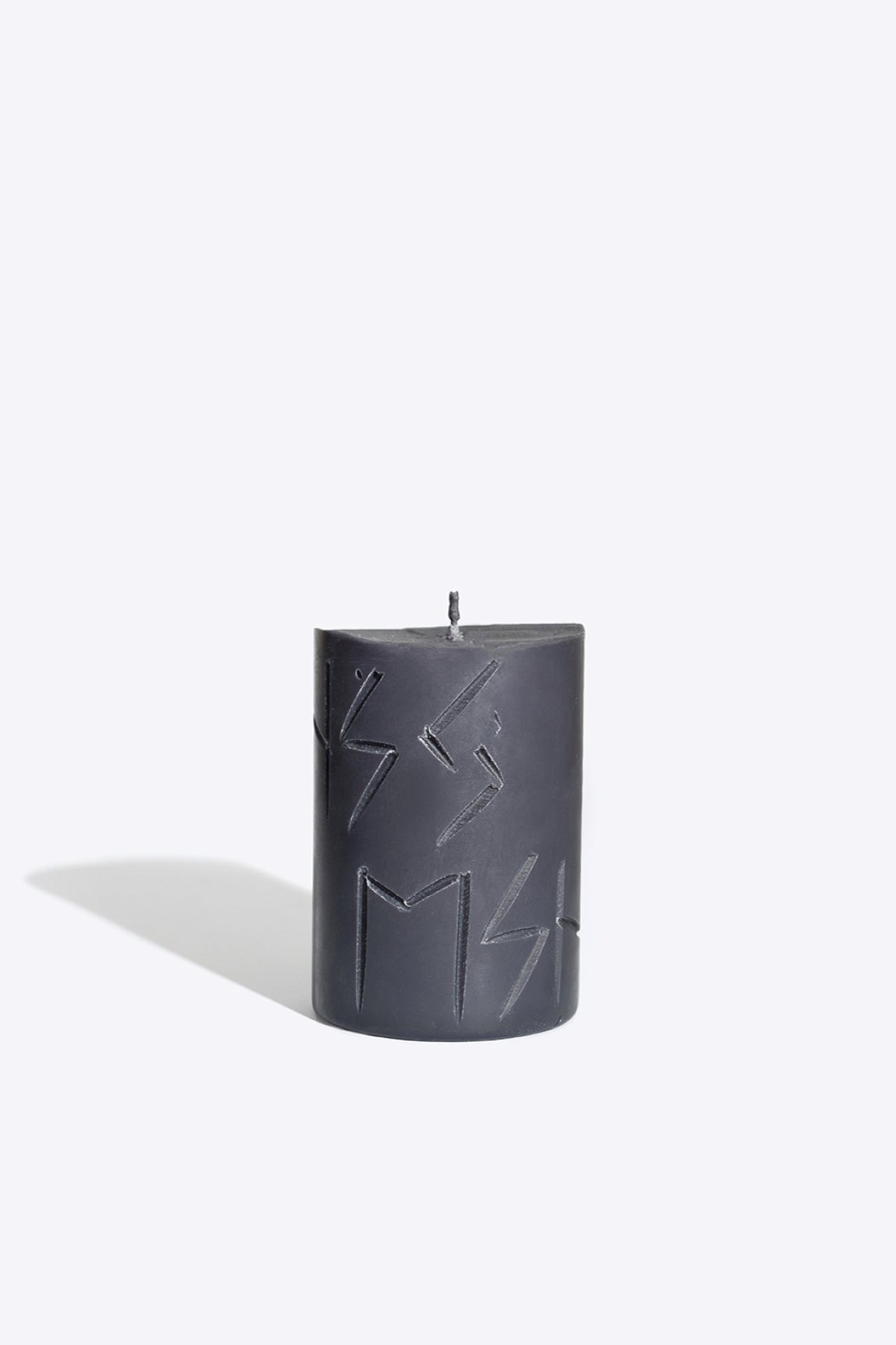 Bougie runique parfumée Smells Like Spells Hag, vue alternative