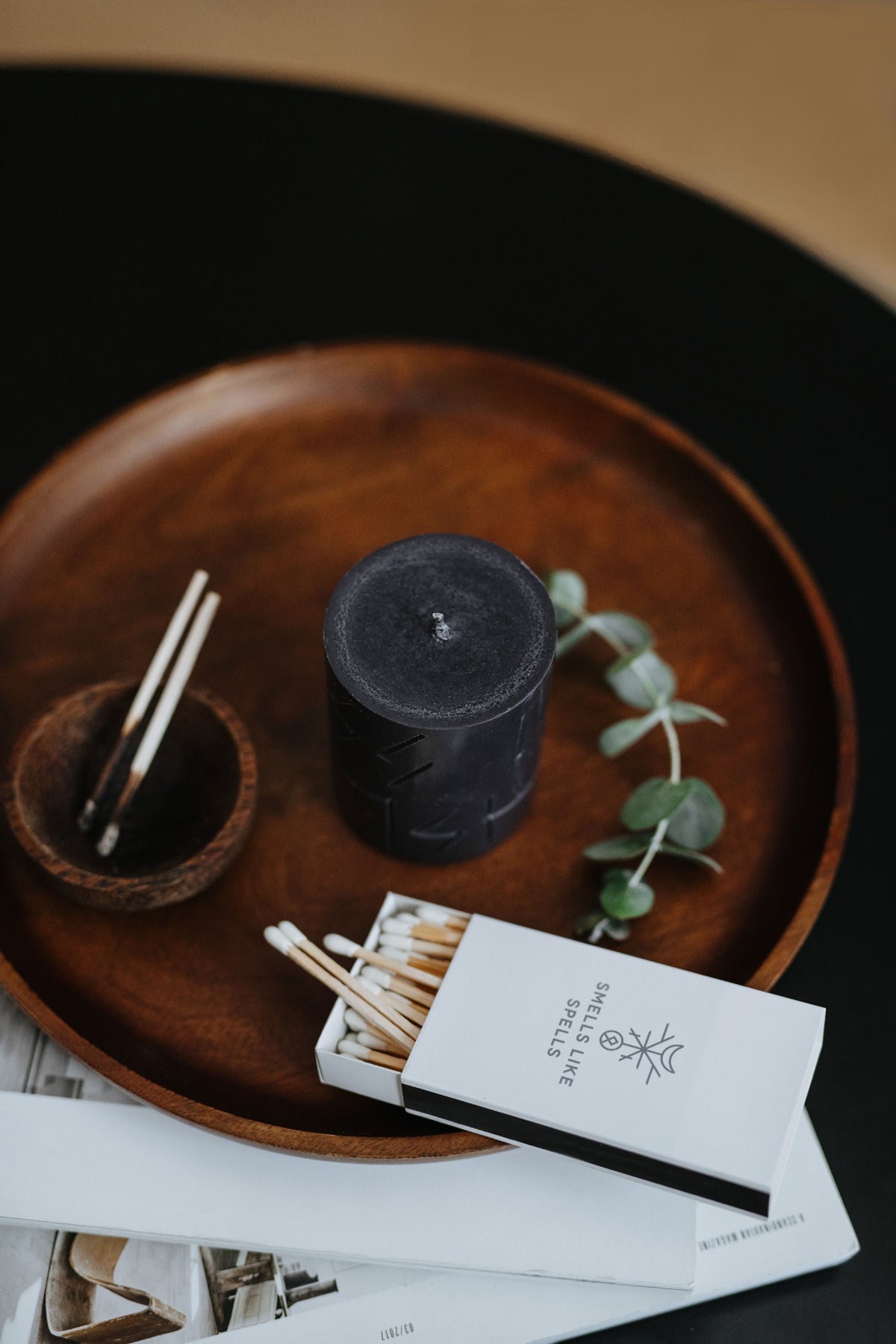 Bougies runiques Smells Like Spells, vue lifestyle décor produit alternative