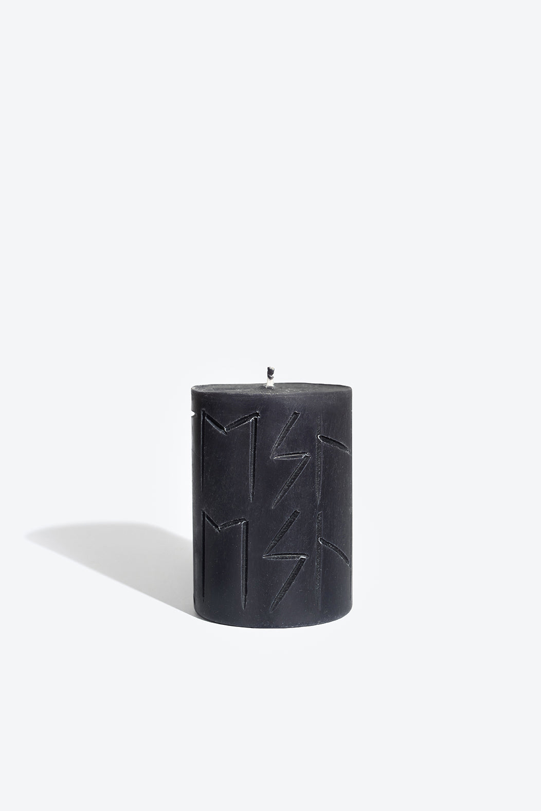Bougie runique parfumée Smells Like Spells Hel, vue produit