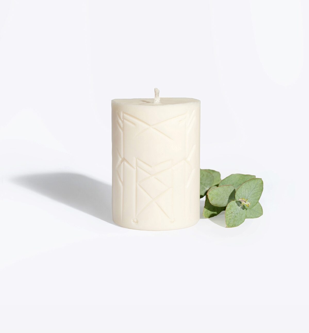 Bougie runique parfumée Smells Like Spells Norns, vue détaillée