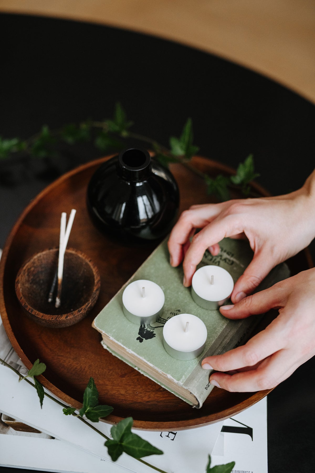 Bougies chauffe-plat Smells Like Spells, vue lifestyle ambiance complète