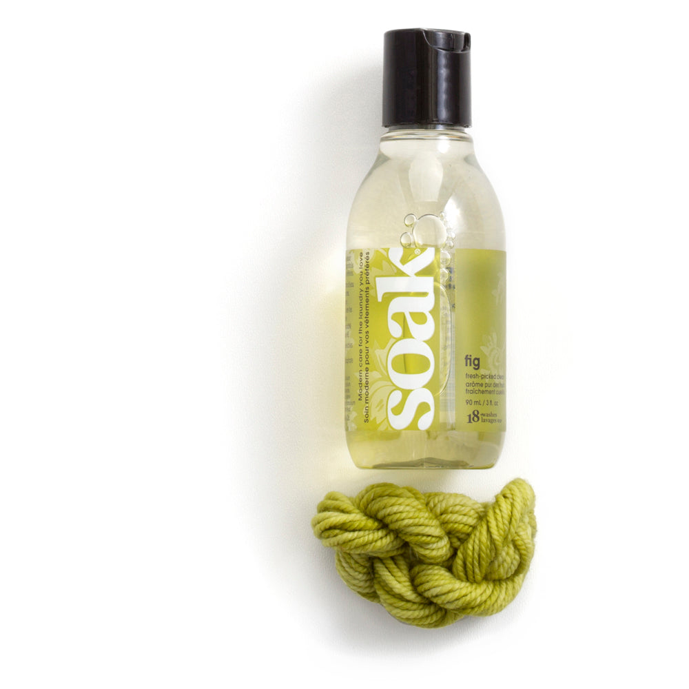 Mini flacon de lessive Soak Fig 90 ml, étiquette violette, format voyage 18 lavages