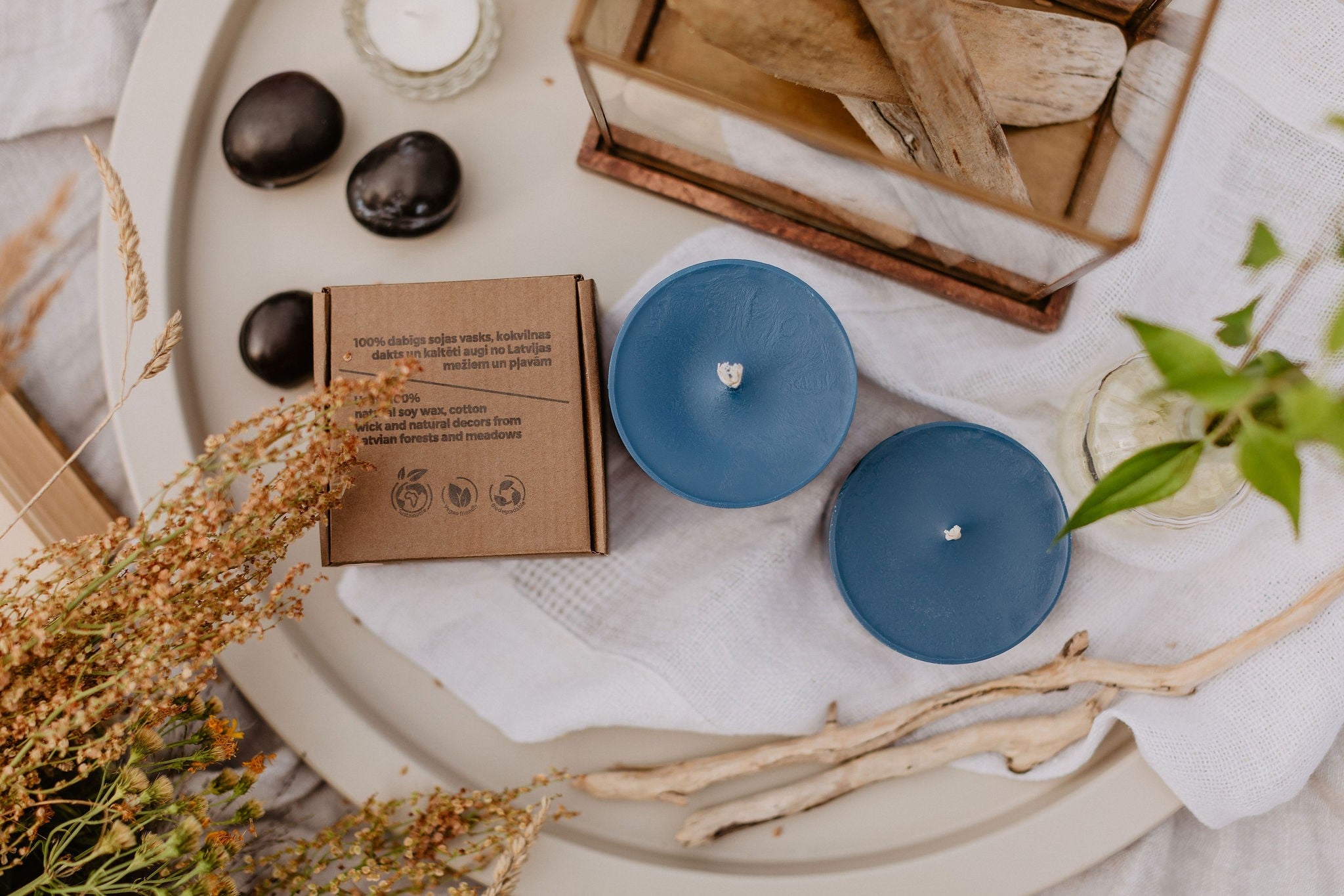 Bougie artisanale en cire de soja parfum ambre, vue alternative produit