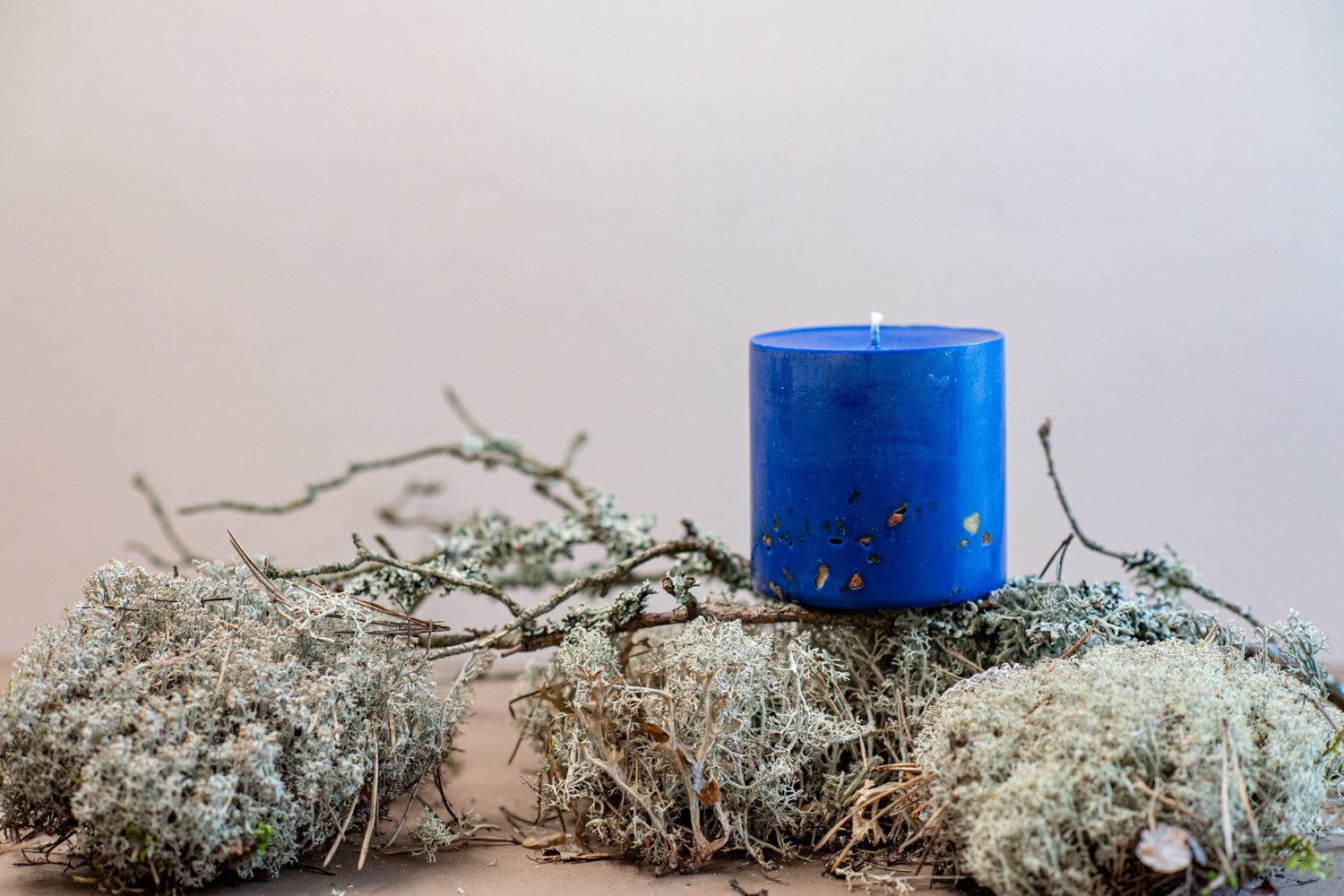 Bougie artisanale en cire de soja parfum ambre, vue alternative finale