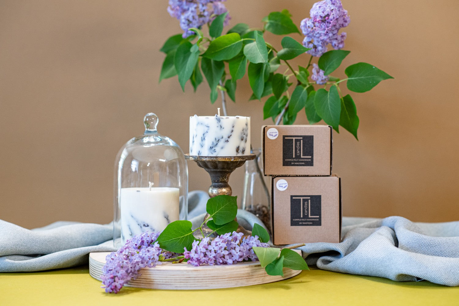 Bougie artisanale en cire de soja parfum lavande blanche, vue alternative