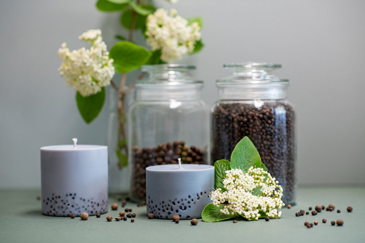 Bougie artisanale en cire de soja parfum patchouli, vue lifestyle
