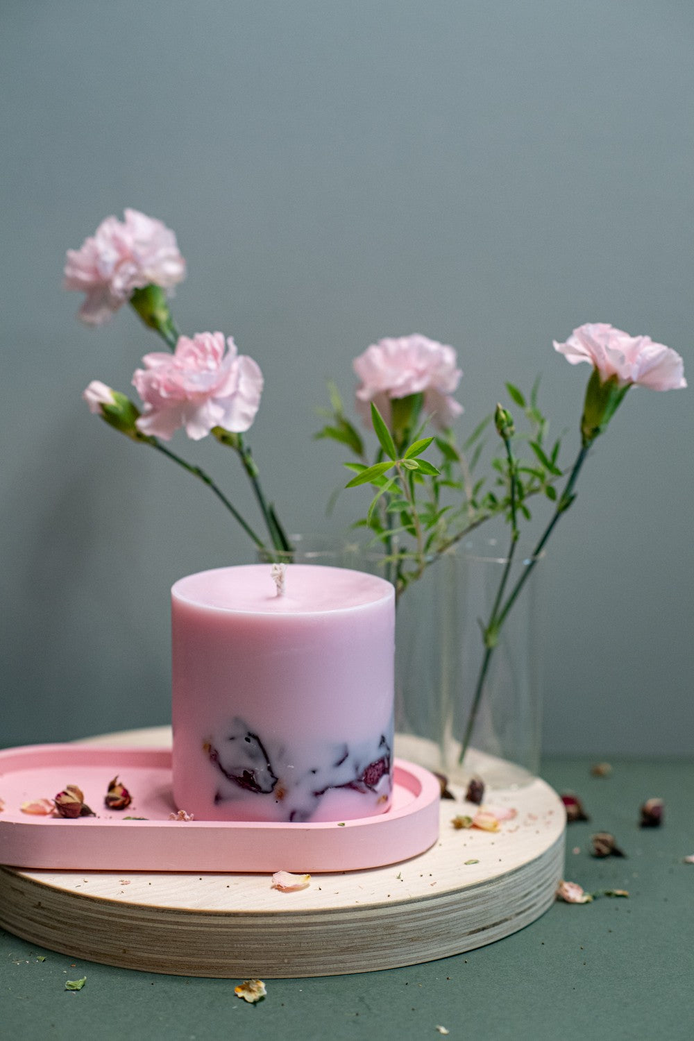 Bougie artisanale en cire de soja parfum pivoine, vue alternative