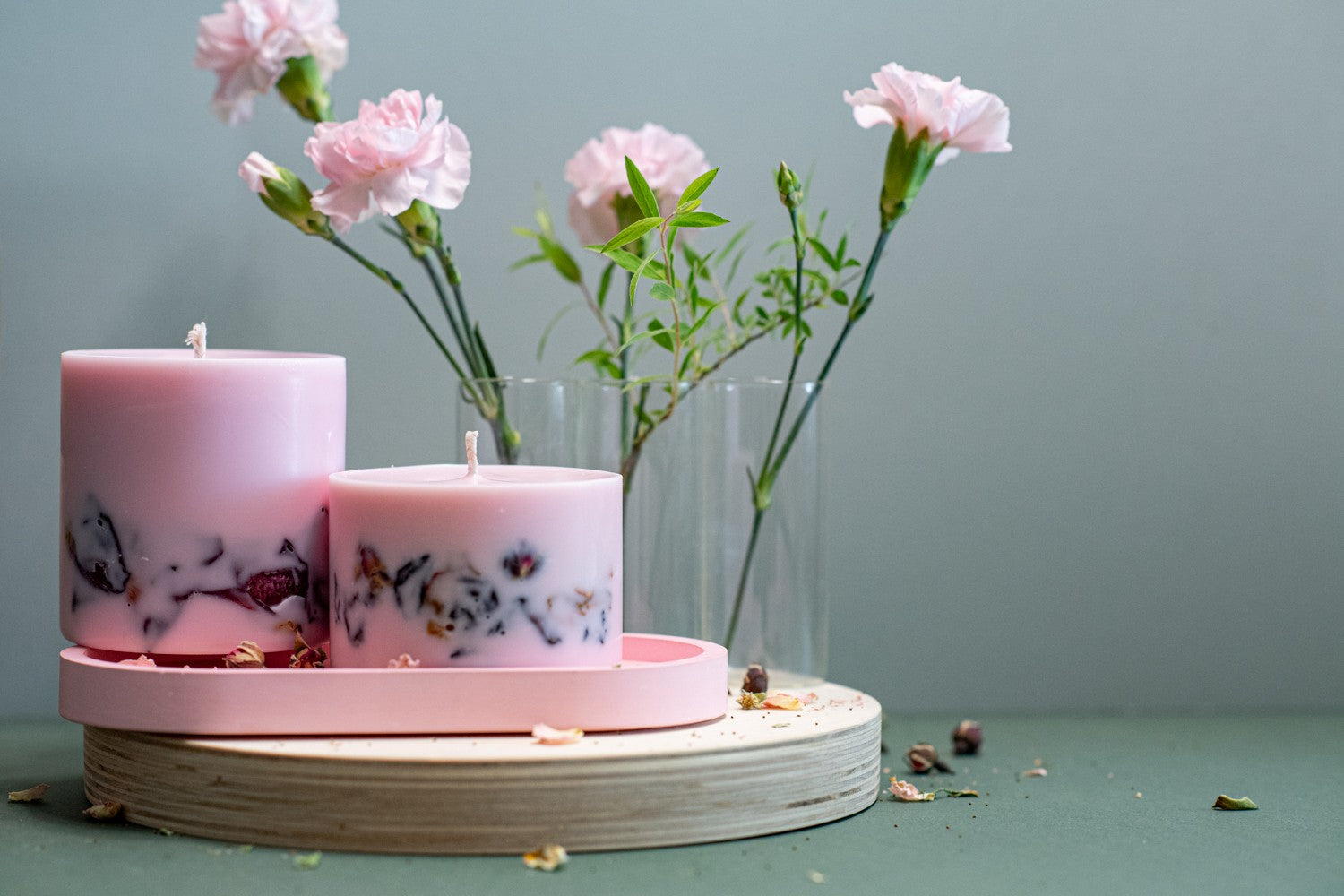 Bougie artisanale en cire de soja parfum pivoine, vue détaillée