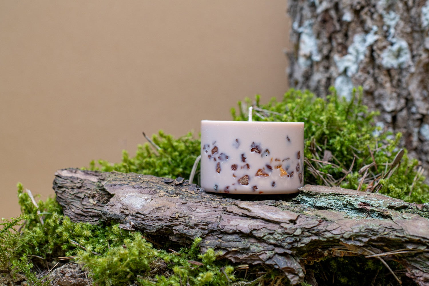 Bougie artisanale en cire de soja parfum tilleul et miel, vue produit alternative