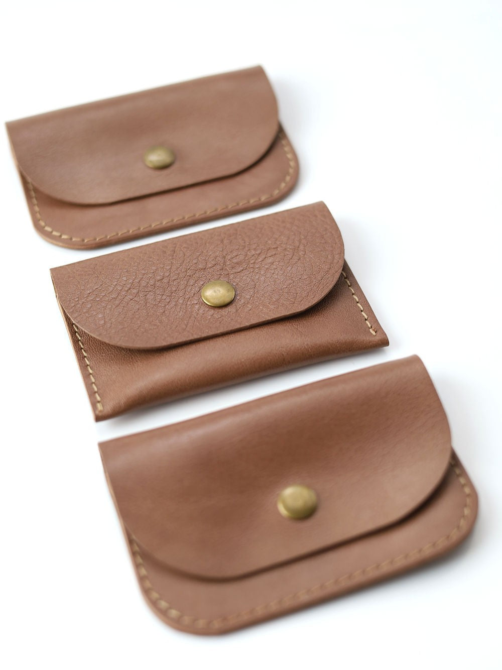 Portefeuille WEEKEND TOKS VISOKS en cuir cappuccino, troisième vue souple