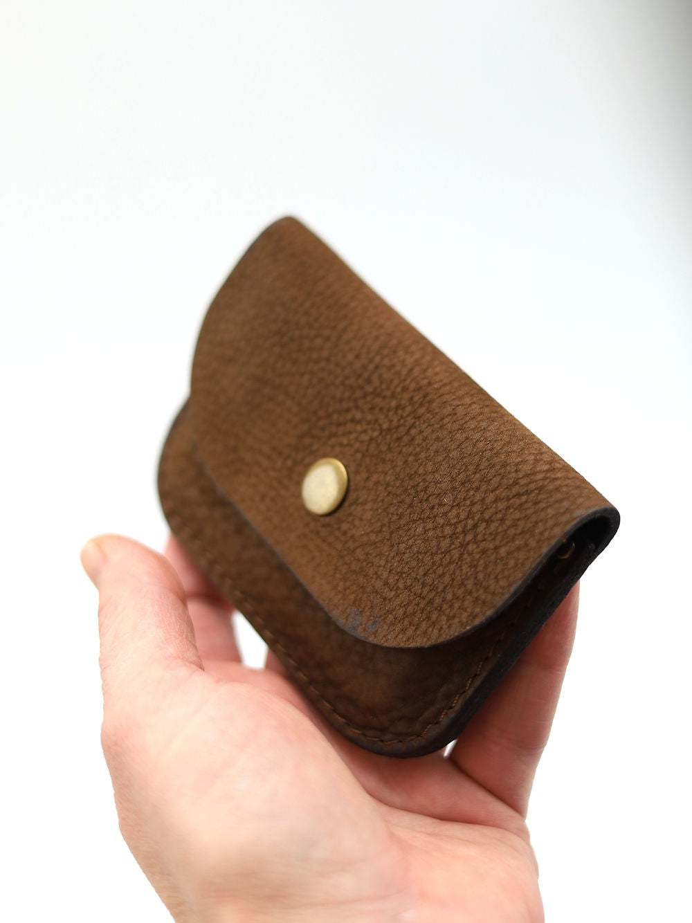 Portefeuille WEEKEND TOKS VISOKS en nubuck brun, matière veloutée
