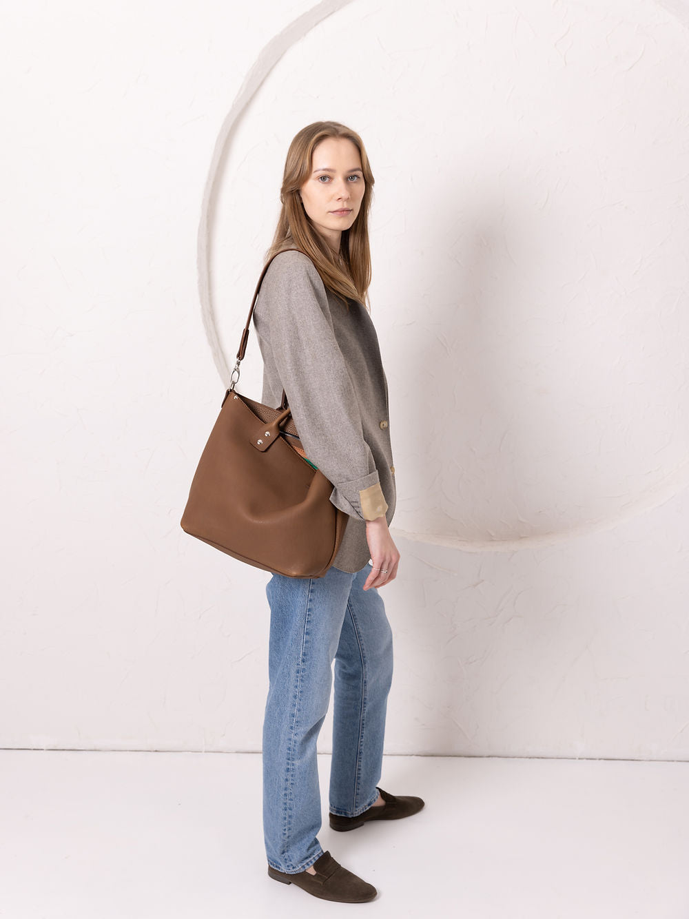 Sac à main MIGLE TOKS VISOKS en cuir cappuccino, vue arrière