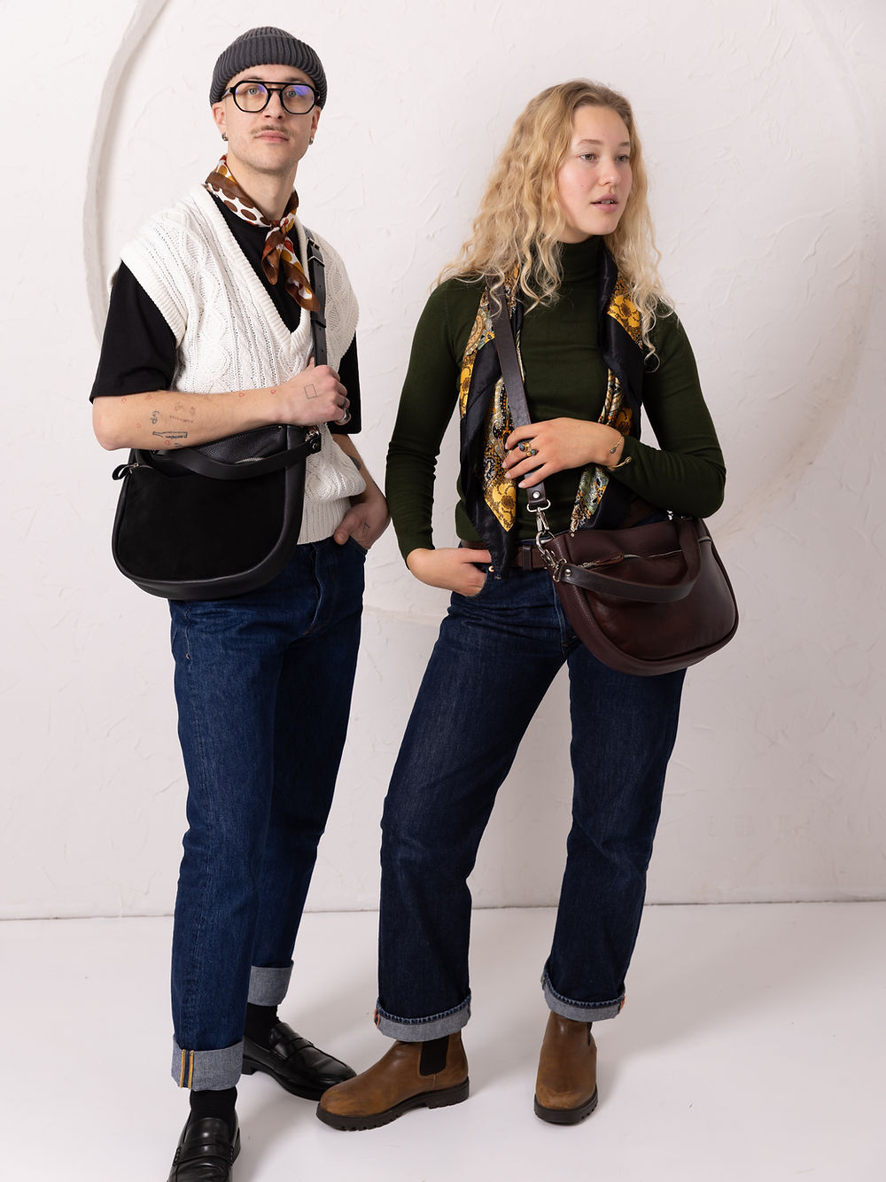 Sac à main STELLA TOKS VISOKS en cuir noir et daim, maroquinerie minimaliste premium