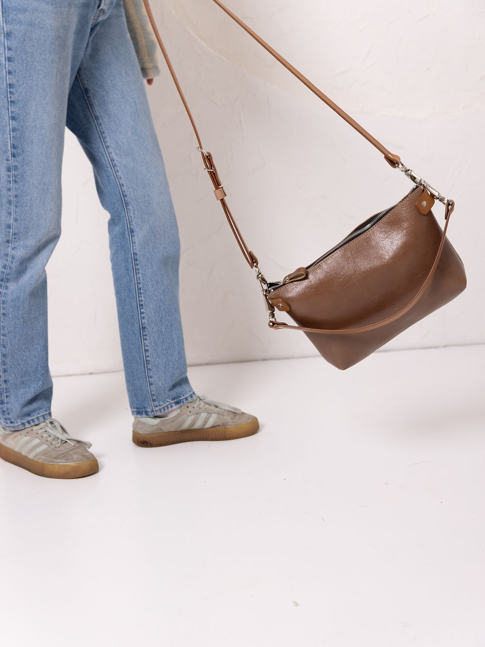 Sac TOMMY TOKS VISOKS à deux anses en cuir cappuccino, style épuré