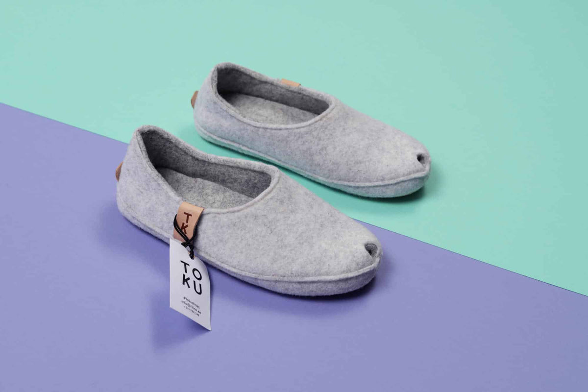 Chaussons en feutre de laine blanc - TOKU Budapest, photo 1